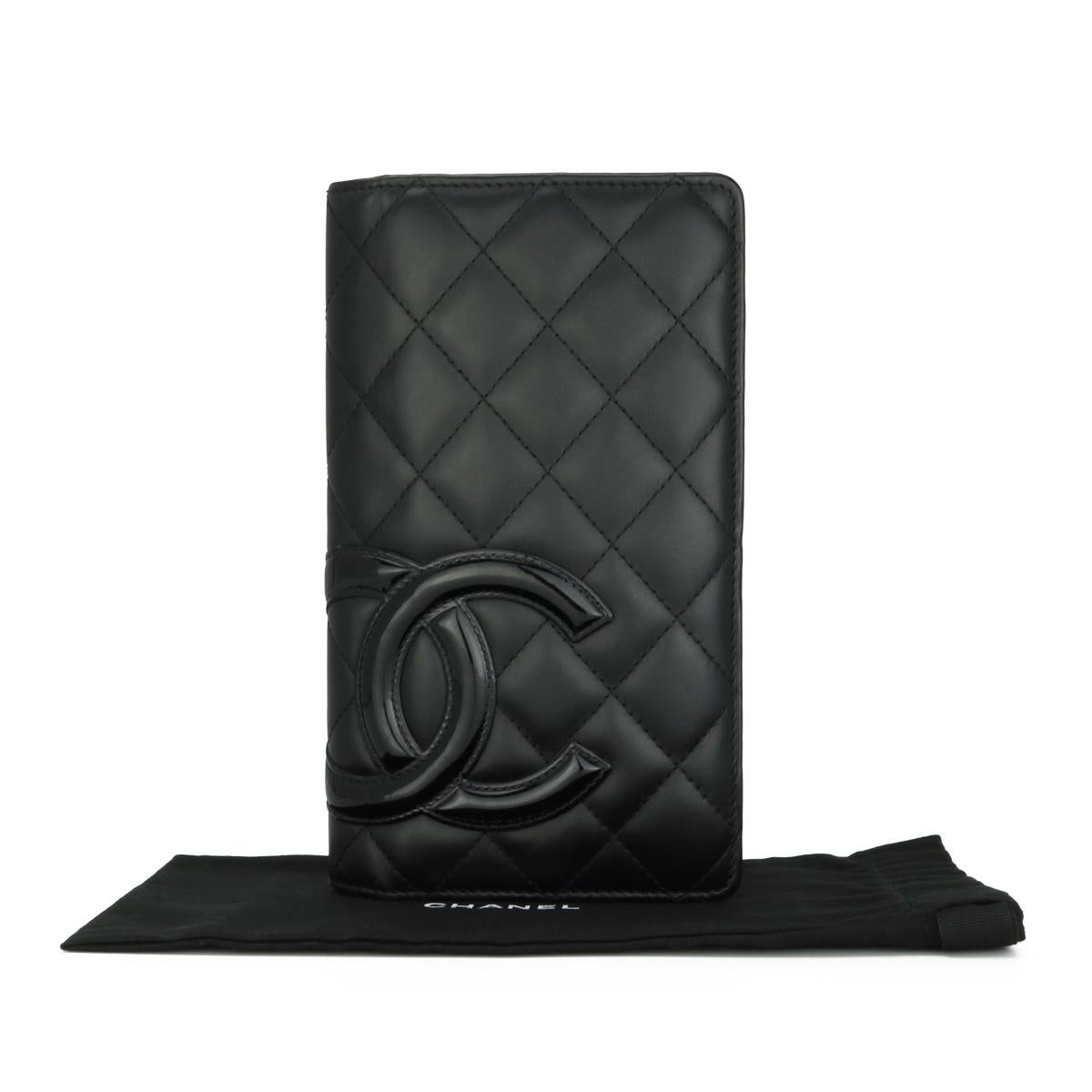 Chanel Quilted Cambon Long Flap Wallet Schwarzes Kalbsleder mit silberner Hardware 2014.

Diese atemberaubende Cambon Brieftasche ist in gutem Zustand, die Brieftasche hat noch ihre ursprüngliche Form und die Hardware ist noch sehr glänzend.

-