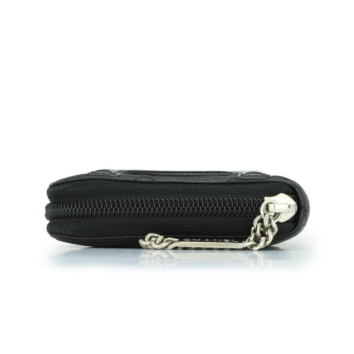 Chanel Quilted Cambon Long Zip Wallet Black Calfskin with Silver Hardware 2012 en vente 5
