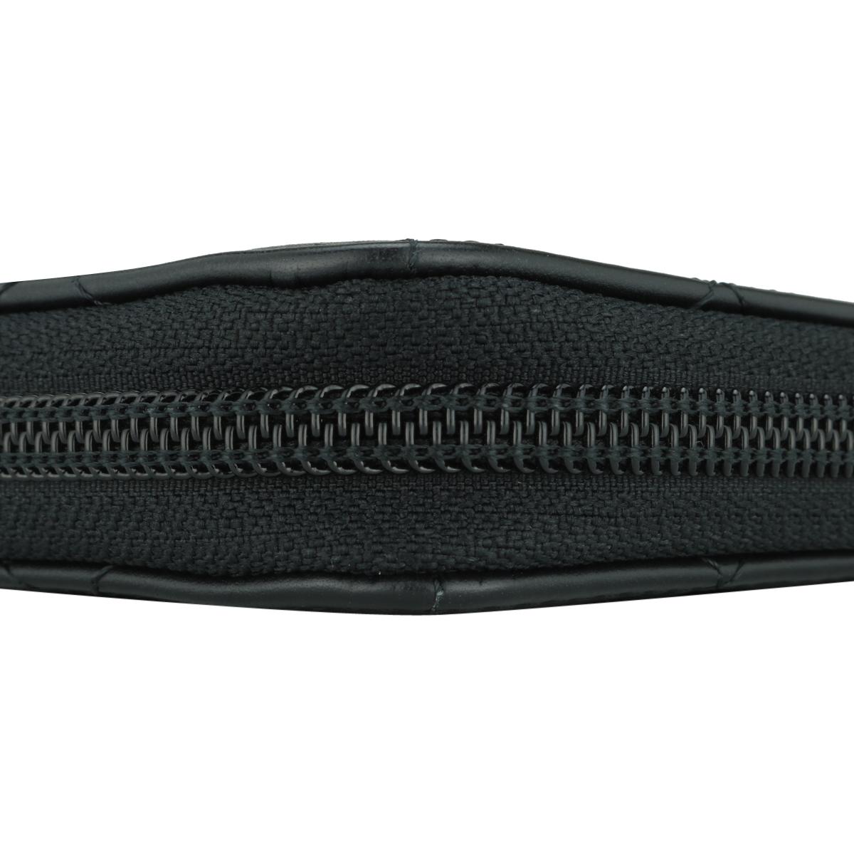 Chanel Gestepptes Portemonnaie mit langem Reißverschluss aus schwarzem Kalbsleder mit silberner Hardware 2014 im Angebot 5