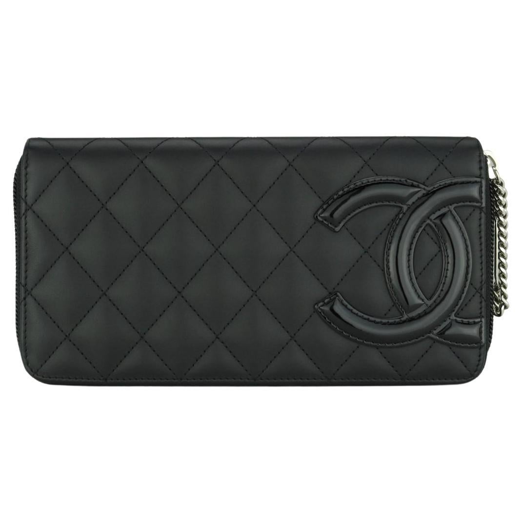 Chanel Gestepptes Portemonnaie mit langem Reißverschluss aus schwarzem Kalbsleder mit silberner Hardware 2014 im Angebot