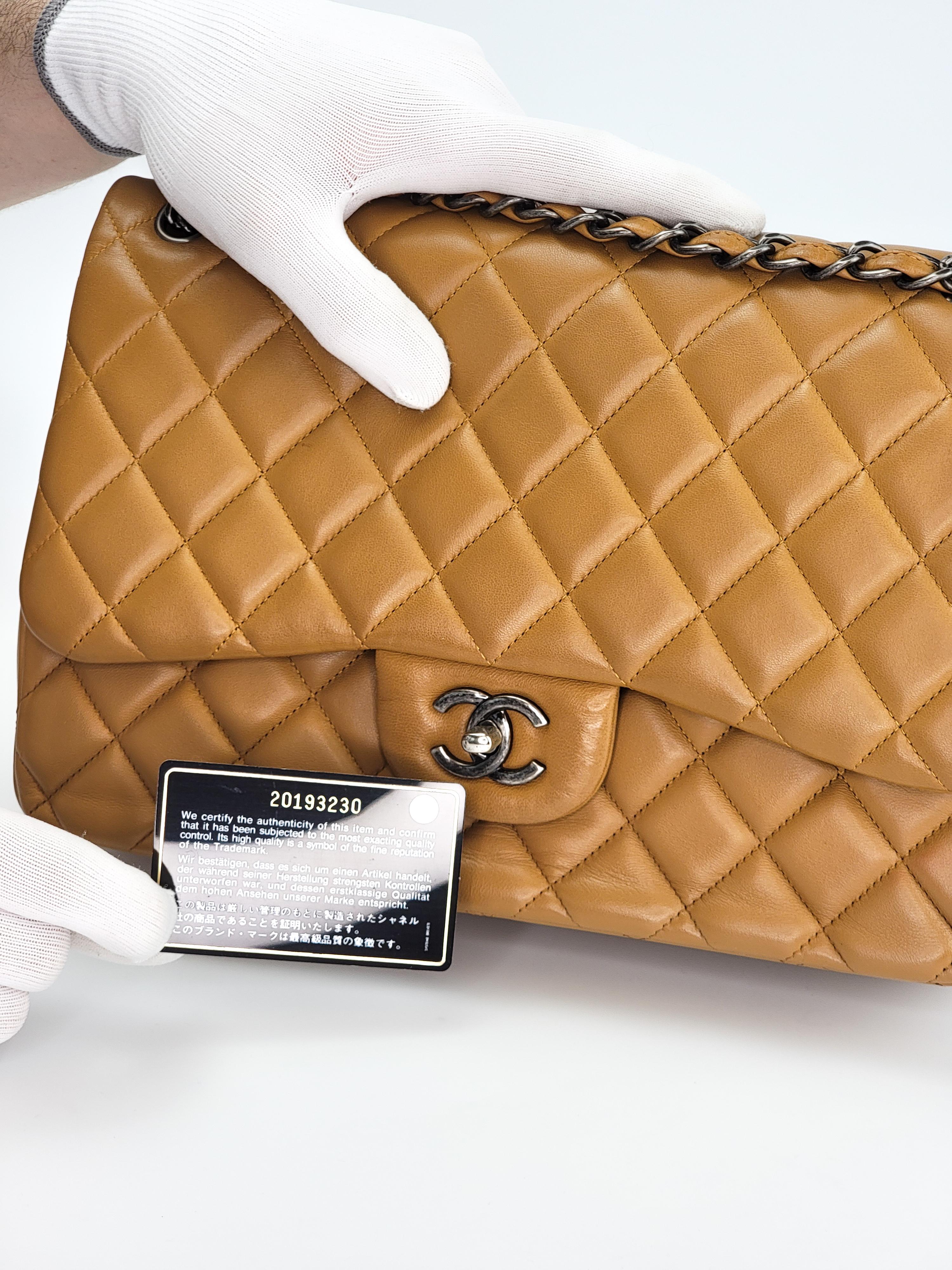 Chanel Quilted Caramel Lambskin Classic Jumbo Double Flap Bag In Excellent Condition For Sale In Montreal, Quebec