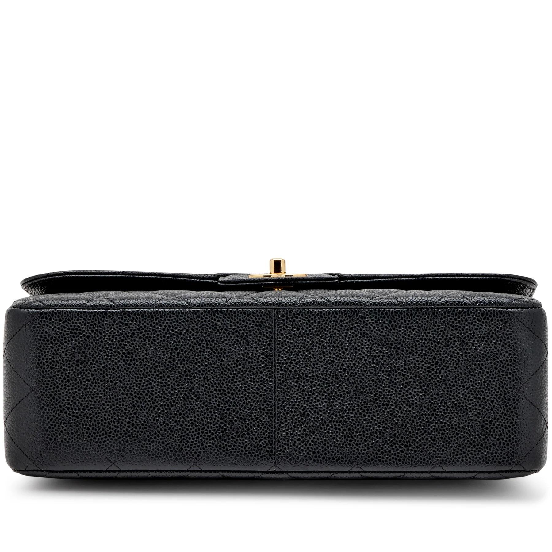 Chanel Quilted Caviar Jumbo Classic Double Flap Bag Gold Hardware 2022 Excellent état - En vente à London, GB