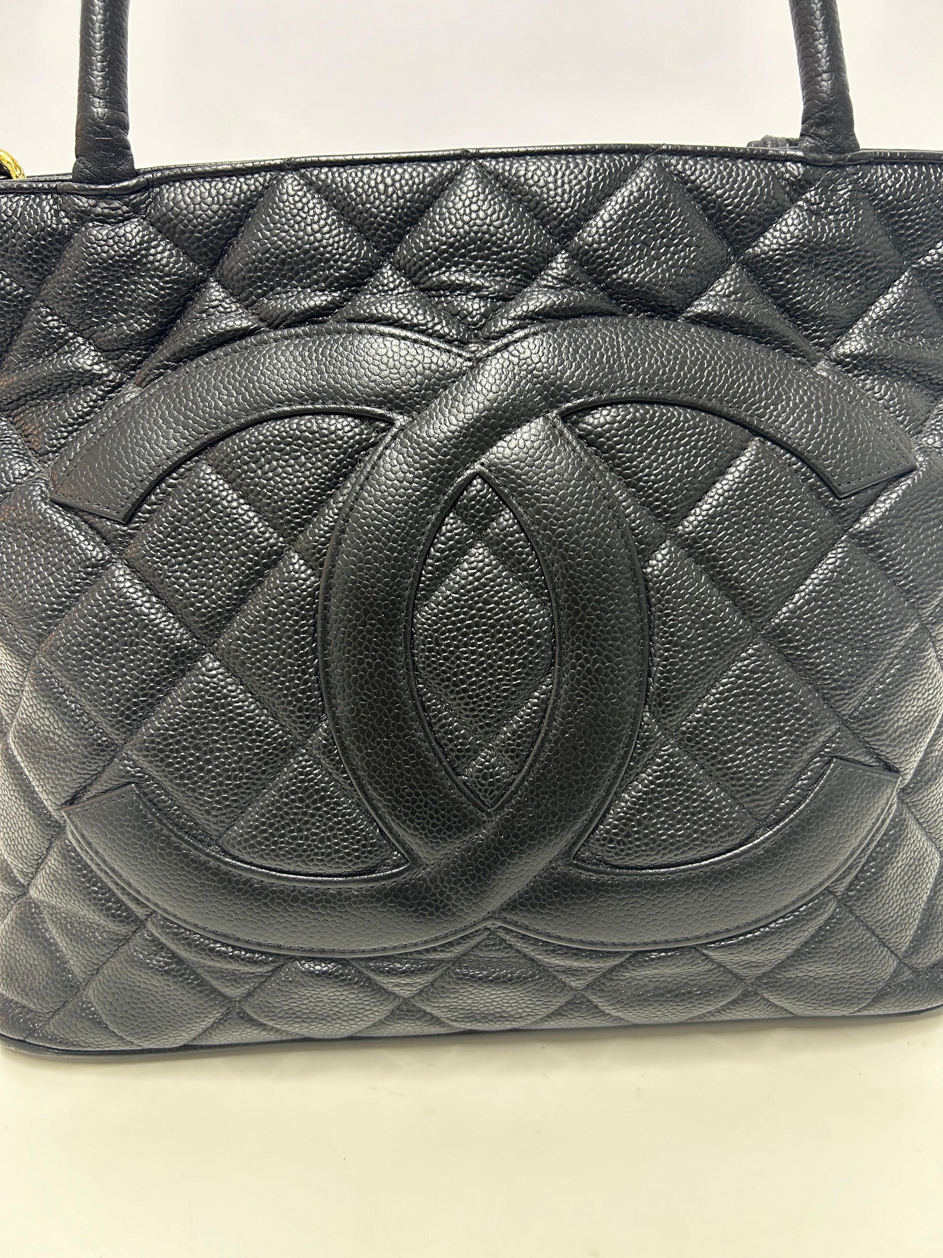 Chanel Quilted Caviar Leather 2002/2003 Medallion Tote For Sale 12