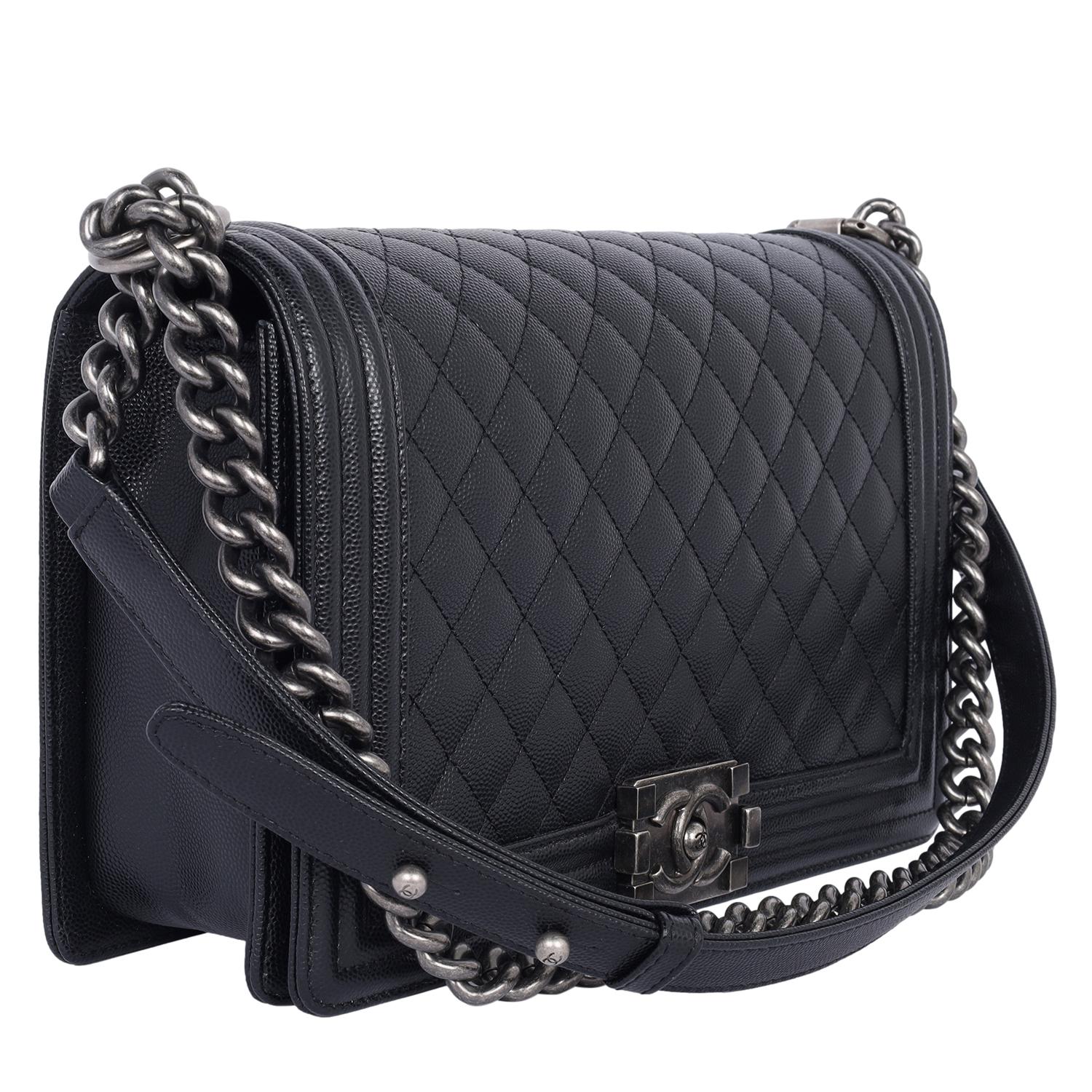 De las mujeres Chanel Bolso Crossbody Boy de Piel de Caviar Acolchada Grande Negro en venta