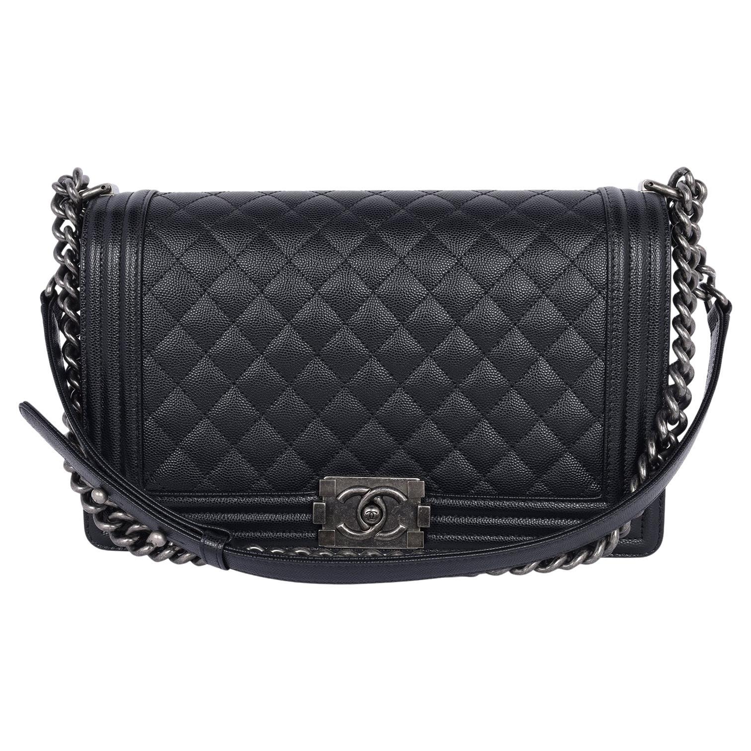 Chanel Bolso Crossbody Boy de Piel de Caviar Acolchada Grande Negro en venta