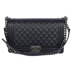 Chanel Bolso Crossbody Boy de Piel de Caviar Acolchada Grande Negro