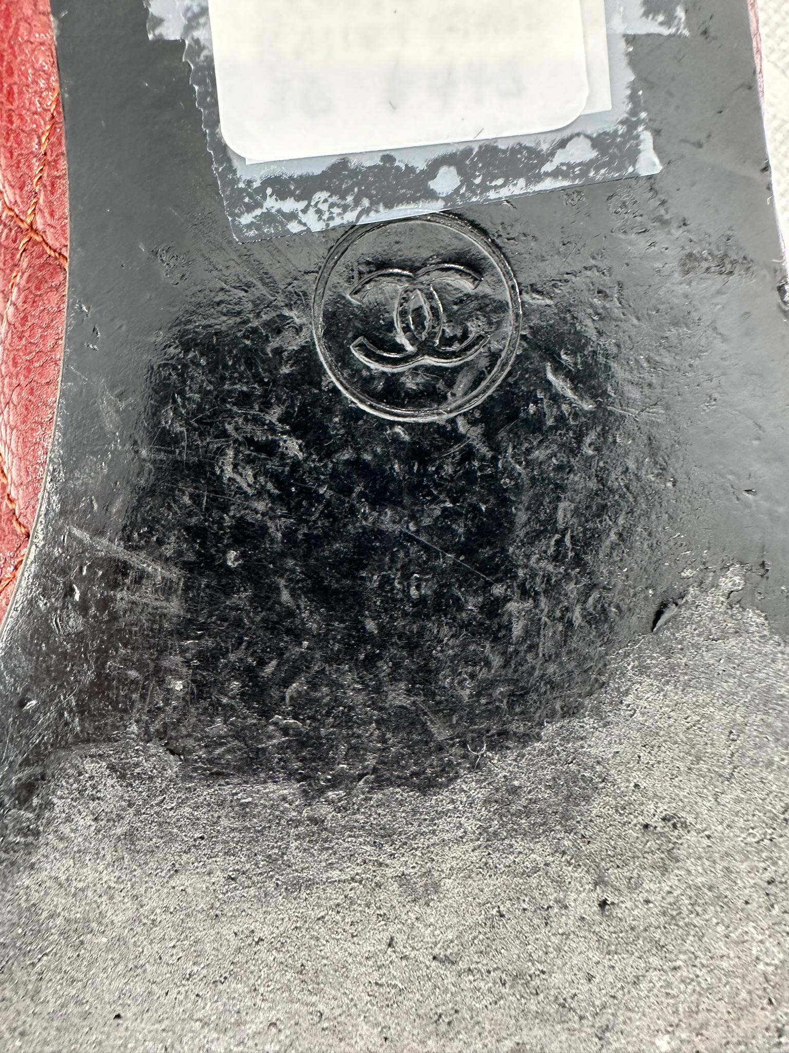 Chanel Ballerines matelassées en cuir caviar rouge foncé avec nœud sur le devant 36 5