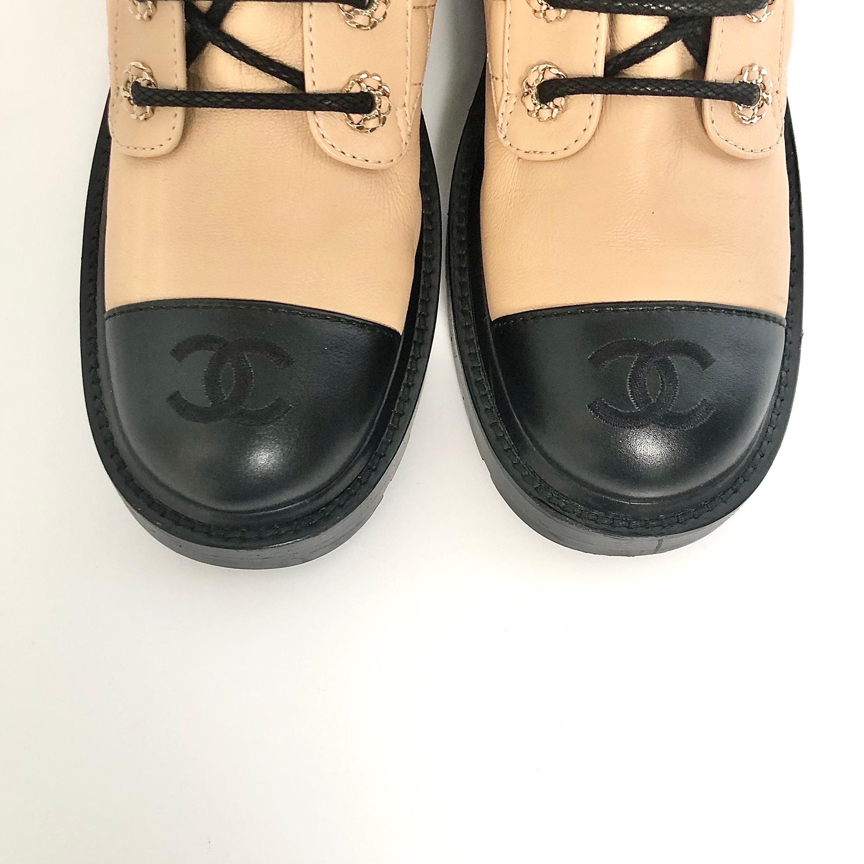 Chanel Quilted CC Chain Logo Lambskin Calfskin Cap Toe Combat Short Boots 37 en vente 2