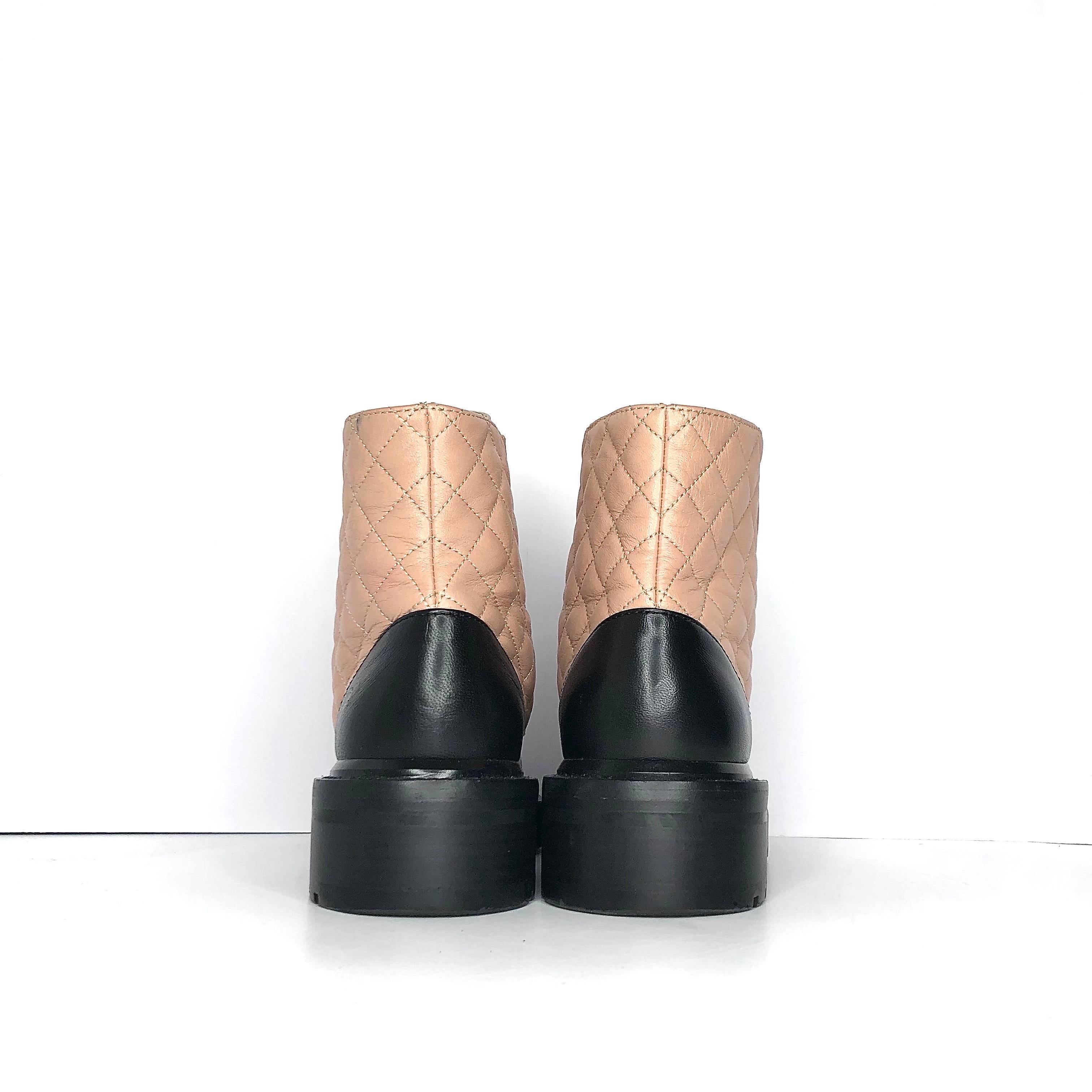 Chanel Quilted CC Logo Lambskin and Calfskin Cap Toe Combat Short Boots 36.5 Bon état - En vente à Mechanicsville, VA