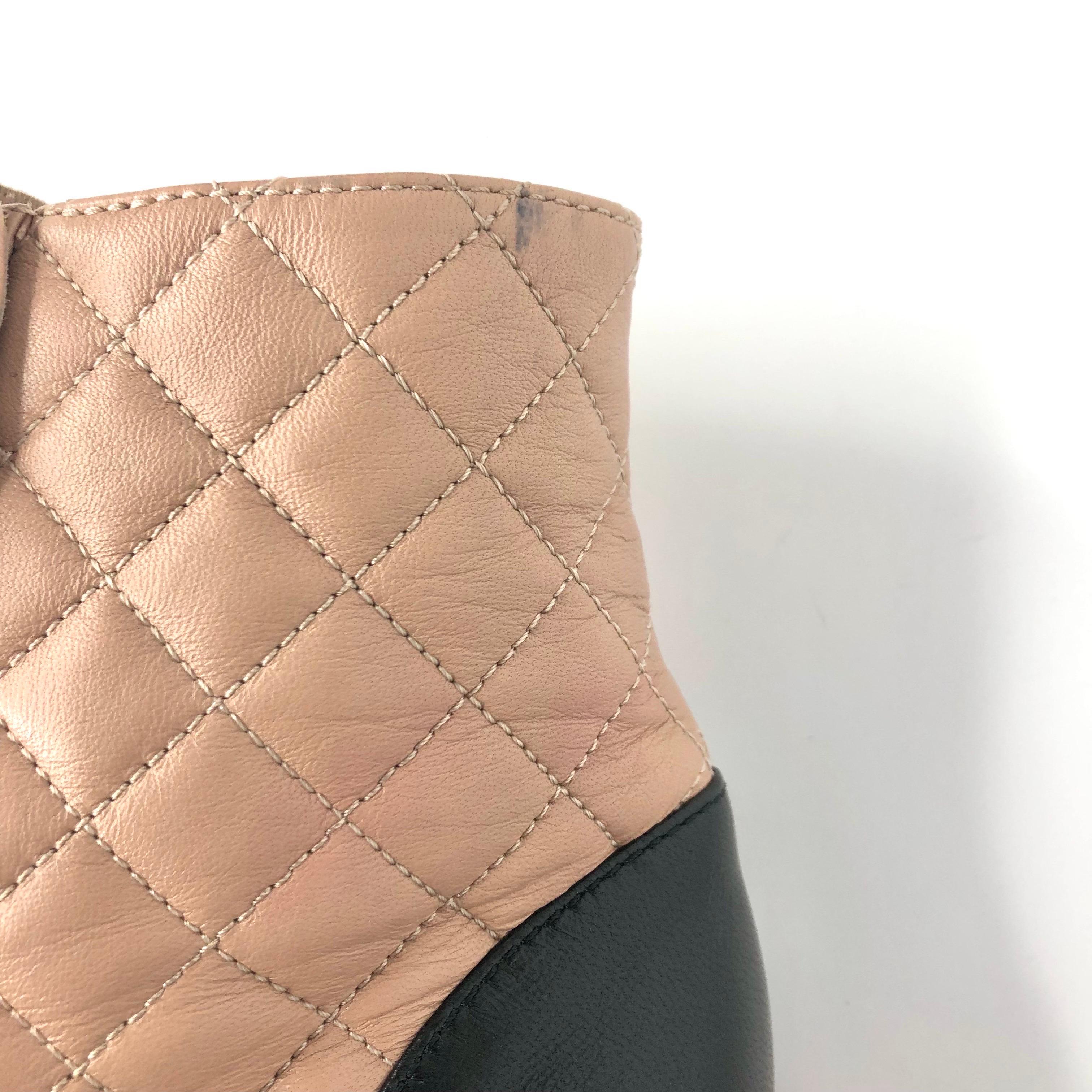 Chanel Quilted CC Logo Lambskin and Calfskin Cap Toe Combat Short Boots 36.5 en vente 3