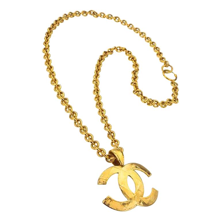 Chanel Quilted CC Motif Necklace For Sale at 1stDibs