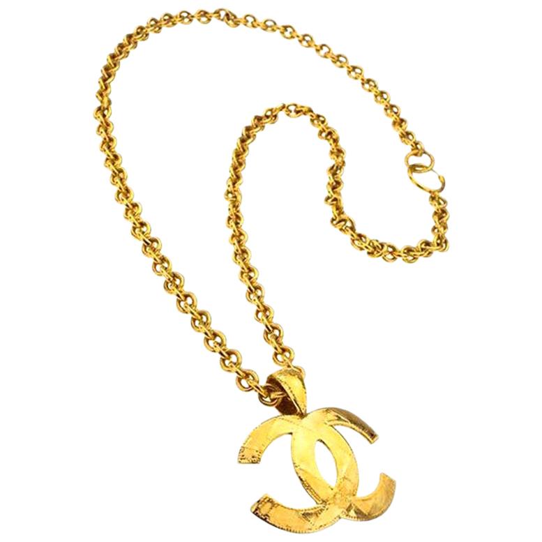 Chanel Quilted CC Motif Necklace For Sale