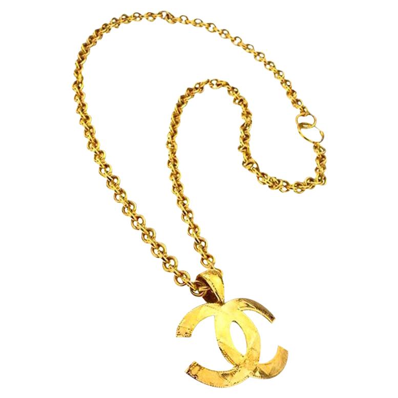 Chanel Quilted CC Motif Necklace For Sale