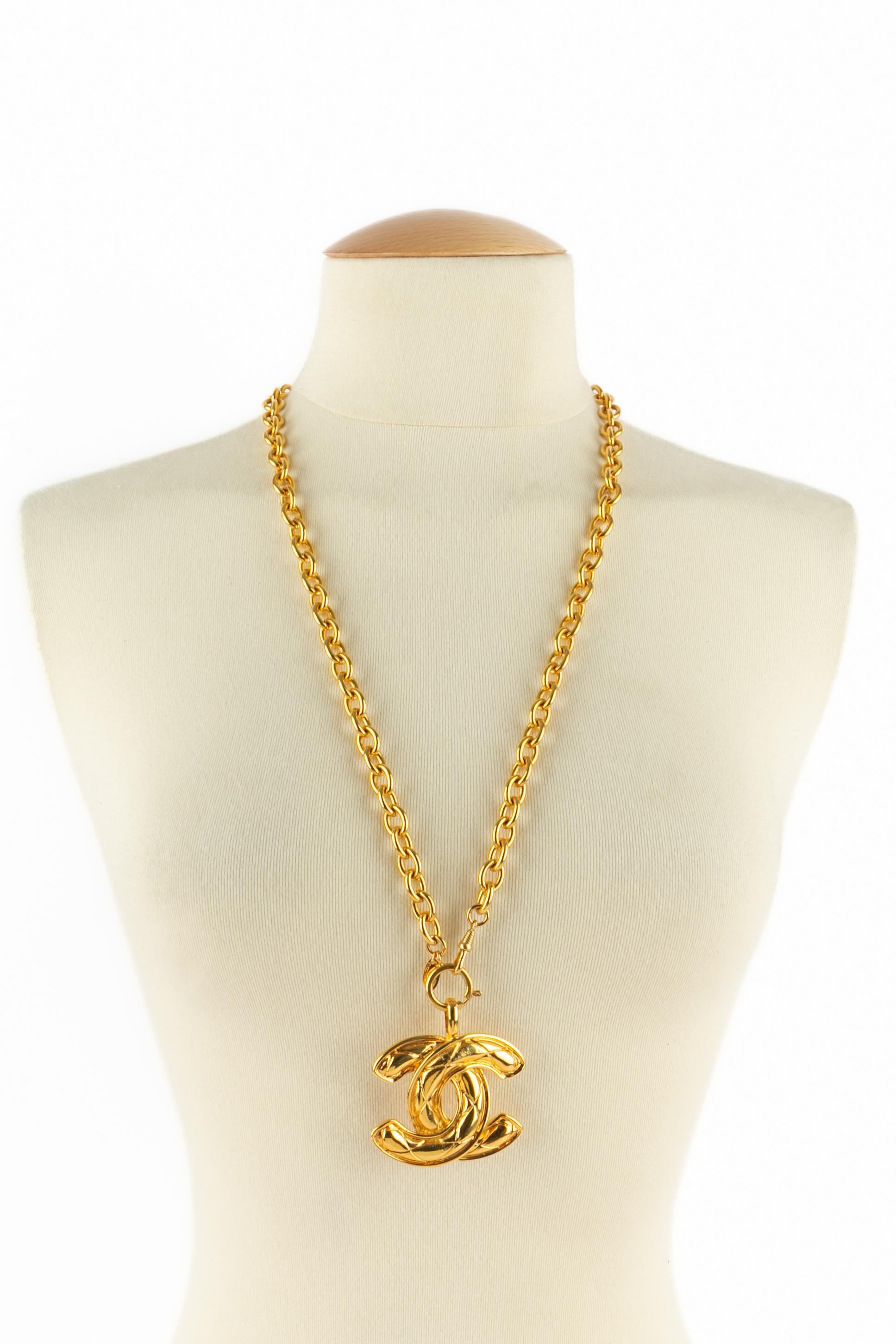 Collar Chanel acolchado cc en venta 5