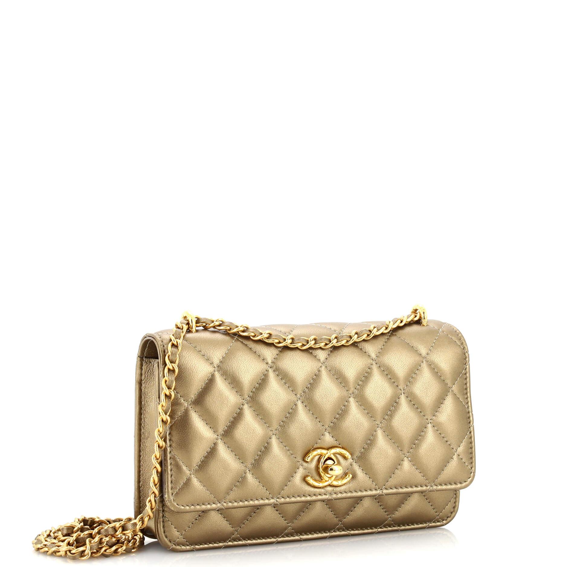 Chanel Quilted CC Wallet on Chain Quilted Metallic Lambskin In Good Condition In NY, NY