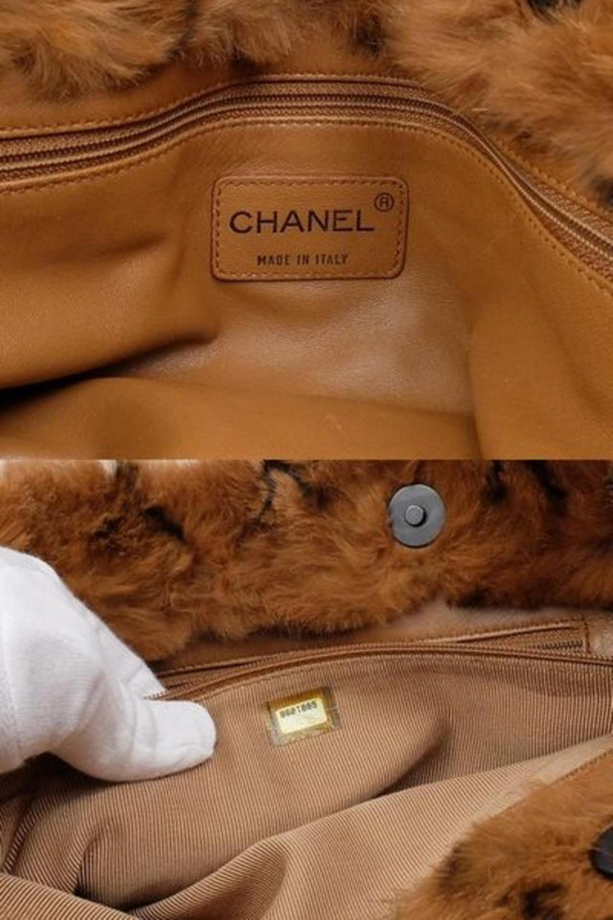 Chanel Quilted Chain 211333 Brown Fur Tote In Fair Condition For Sale In Forest Hills, NY