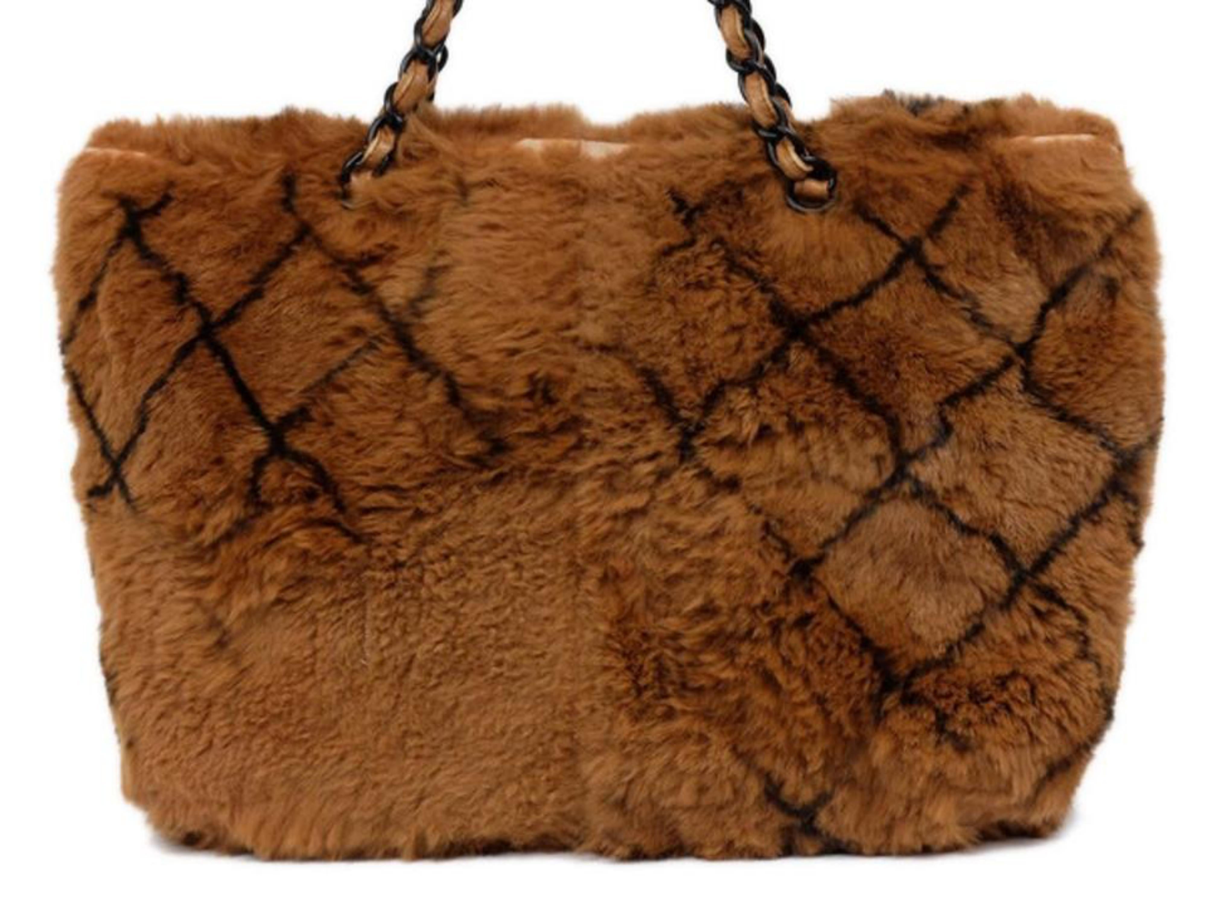 Chanel Quilted Chain 211333 Brown Fur Tote For Sale 4