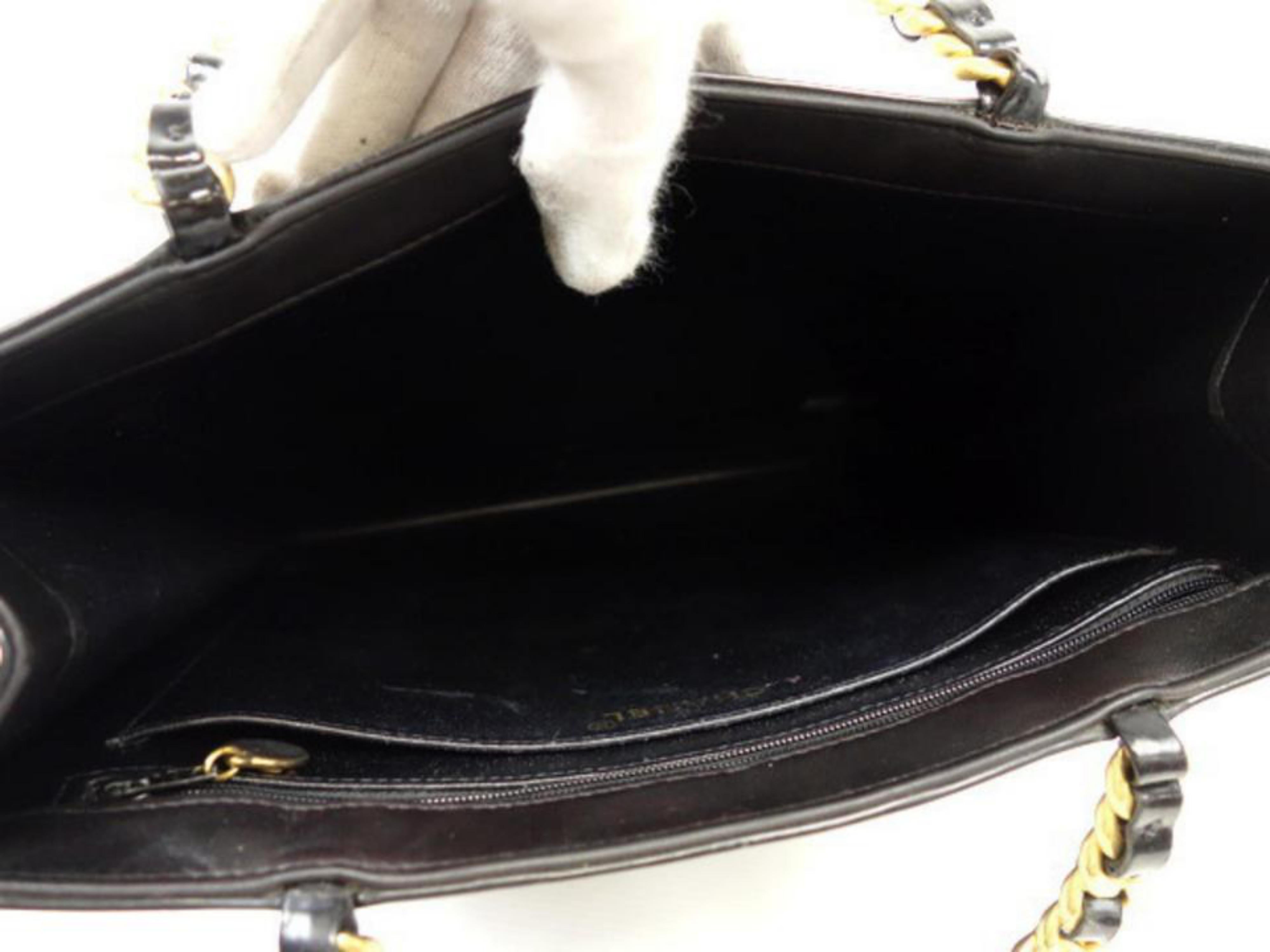 Chanel Quilted Chain 230269 Black Patent Leather Tote In Good Condition For Sale In Forest Hills, NY