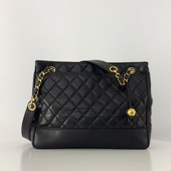 CHANEL Quilted Chain Tote Black Lambskin Leather 1991–1994 CHANEL Quilted Chain Tote Black Lambskin Leather 1991–1994