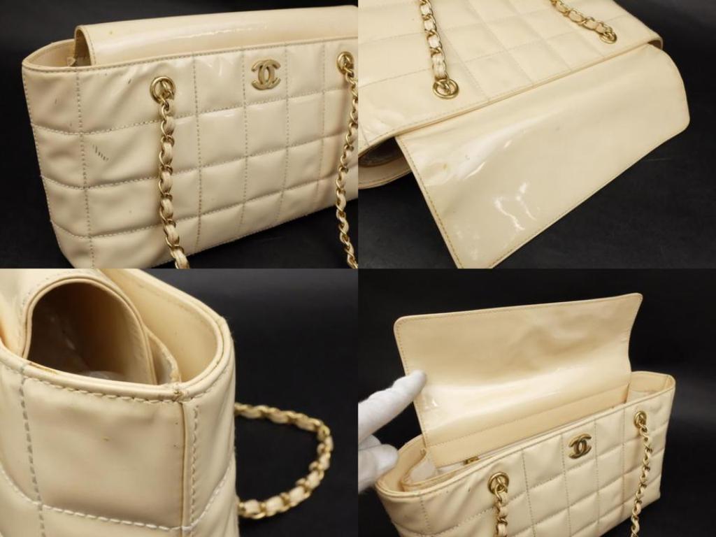 Chanel Quilted Chocolate Bar Chain 231369 Ivory Patent Leather Tote For Sale 1