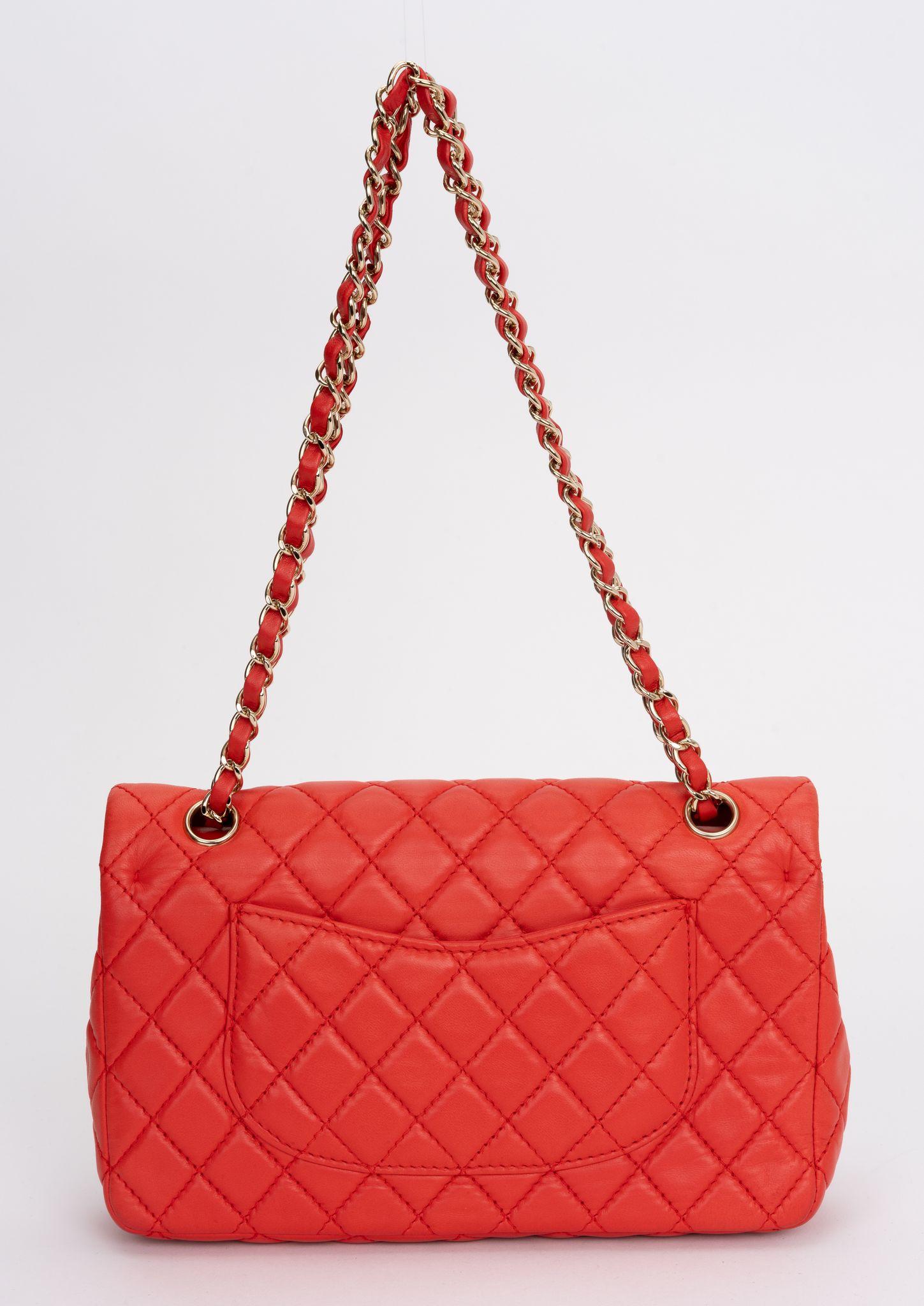 Women's Chanel Quilted Classic Flap Bag For Sale
