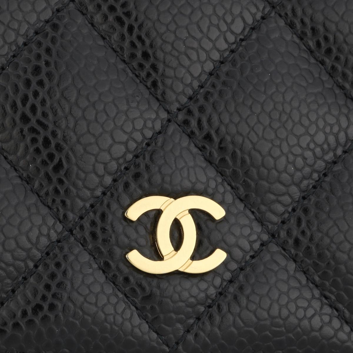 Chanel gesteppt Classic lange Klappe Yen Brieftasche in Schwarz Kaviar Gold Hardware 2017 im Angebot 1