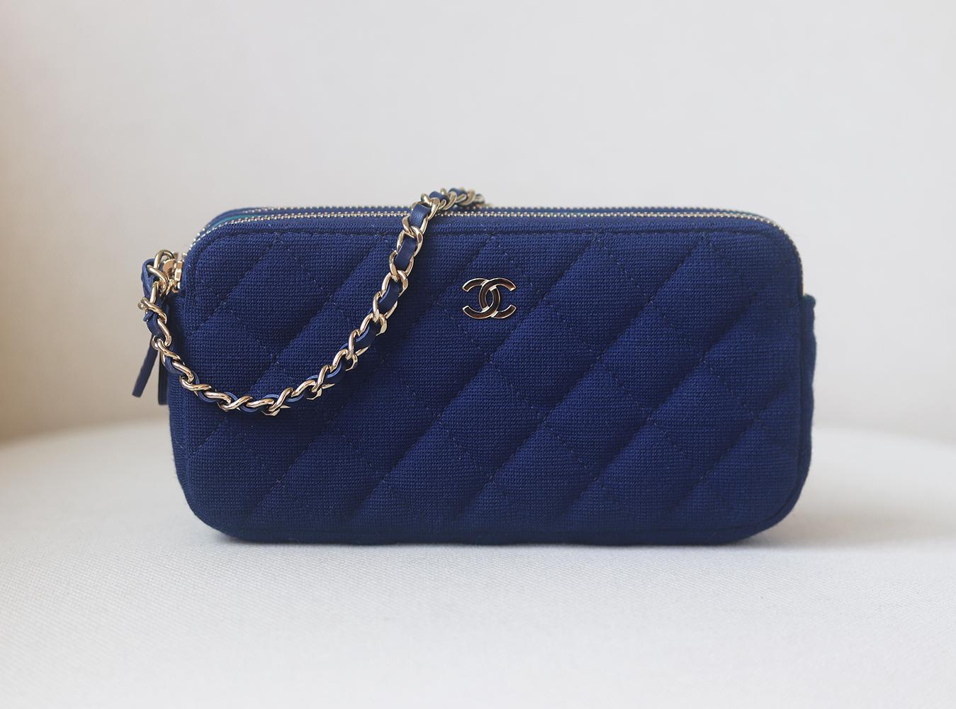 Chanel Clutch with Chain bag has been hand-finished by skilled artisans in the label's workshop.
Boasting a cotton-blend quilted exterior, this structured design is accented with silver-toned and leather chain strap.
Made in France from cotton-blend