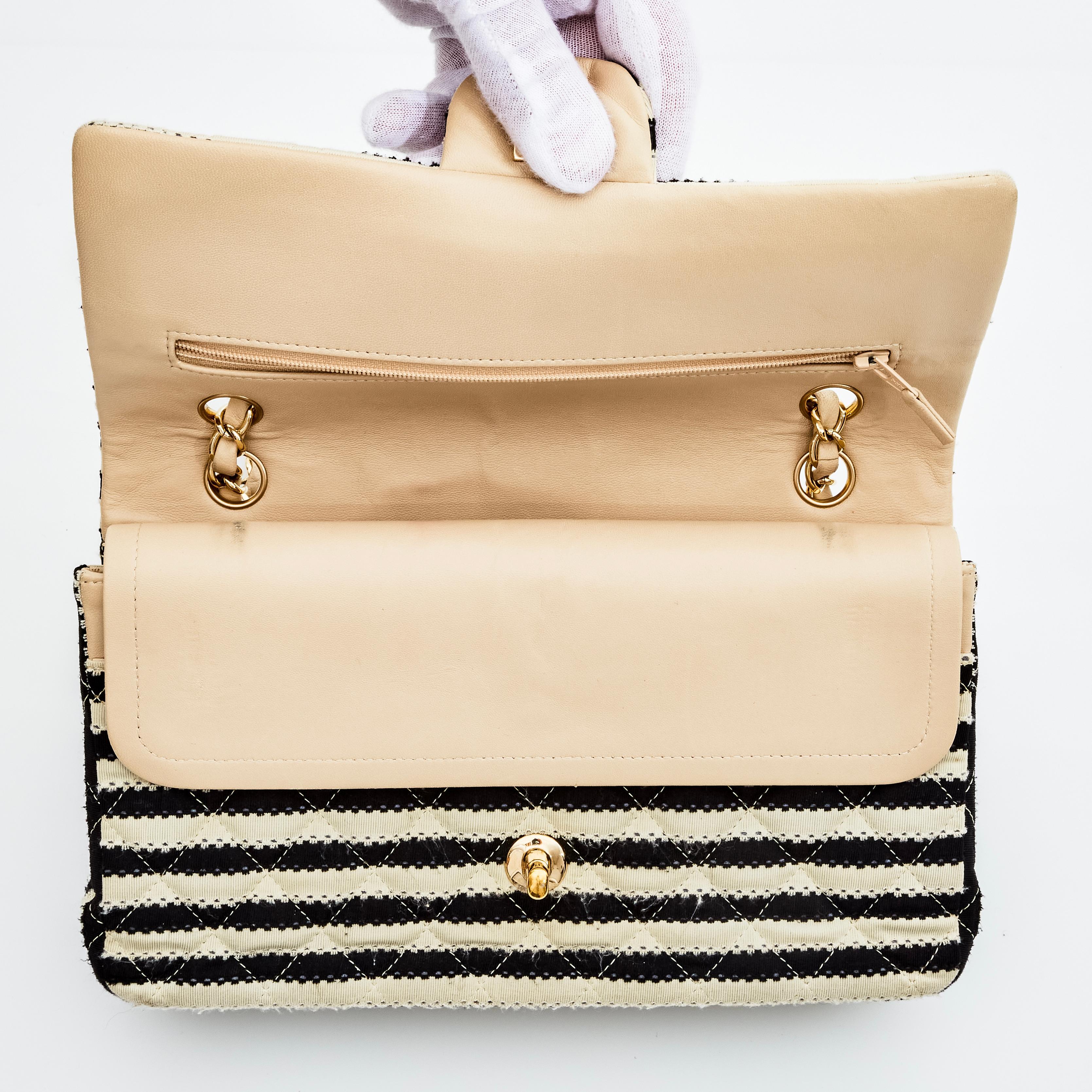 Chanel gesteppte Coco Matrosen-Doppelklappentasche Medium Schwarz Weiß 2014 im Zustand „Gut“ in Montreal, Quebec