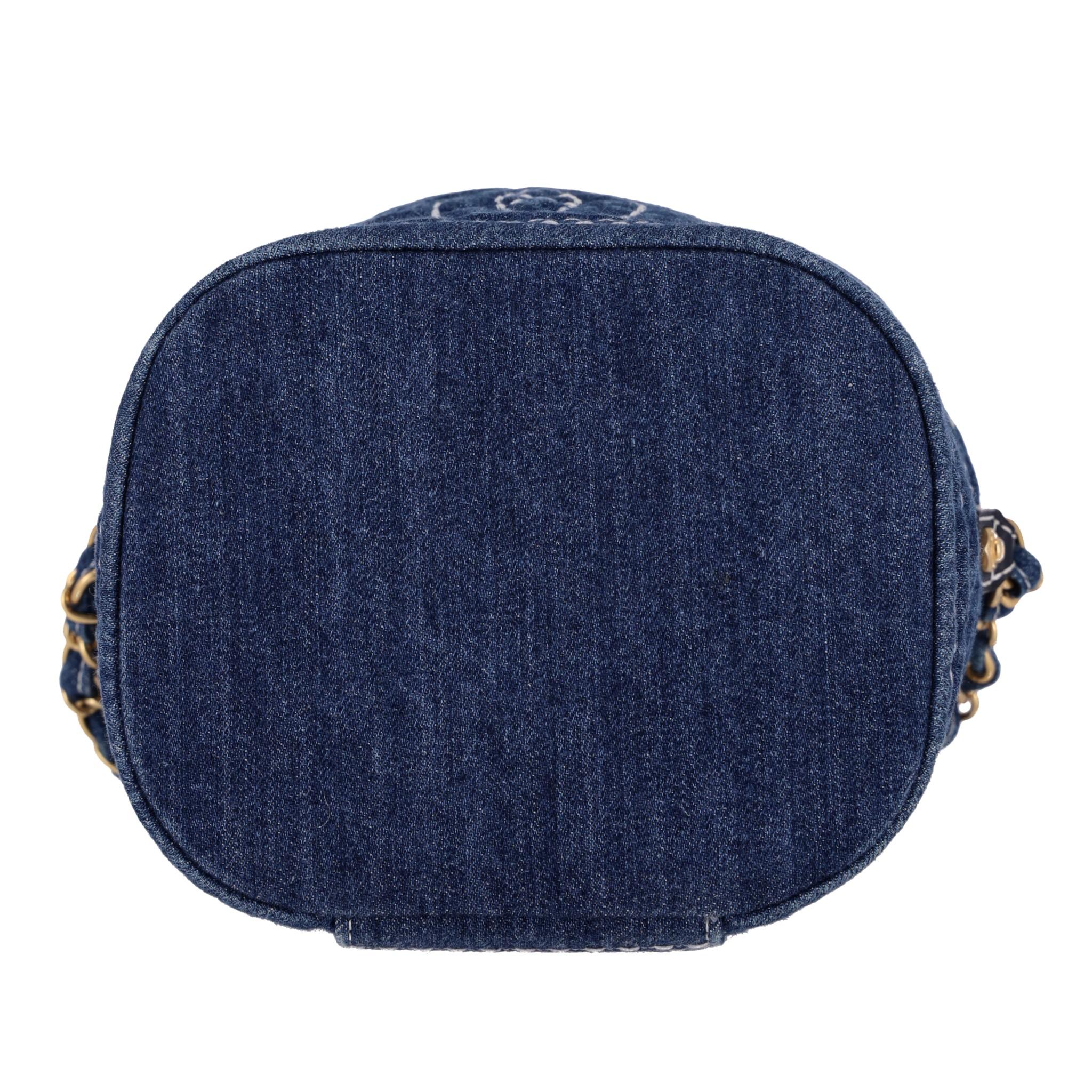 Donna Borsa Chanel in denim trapuntata in vendita