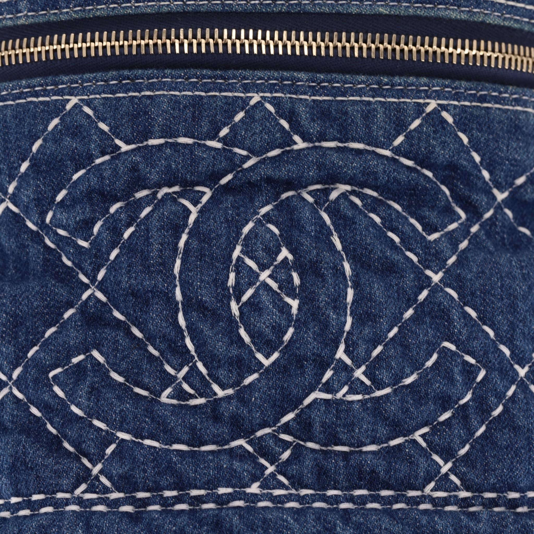 Borsa Chanel in denim trapuntata in vendita 2