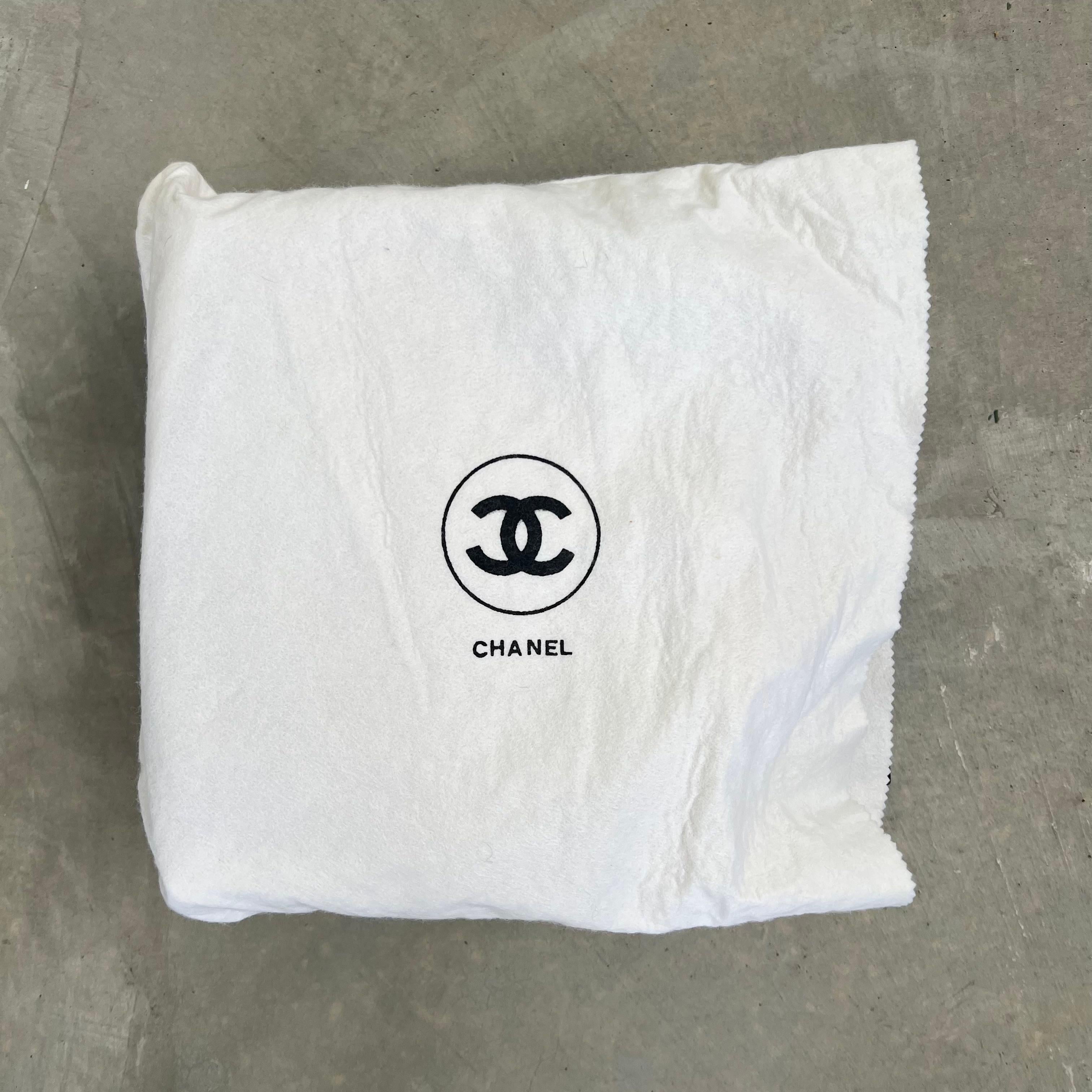 Chanel Gesteppte Diamant-Kameratasche, 1990er Jahre Frankreich im Angebot 8