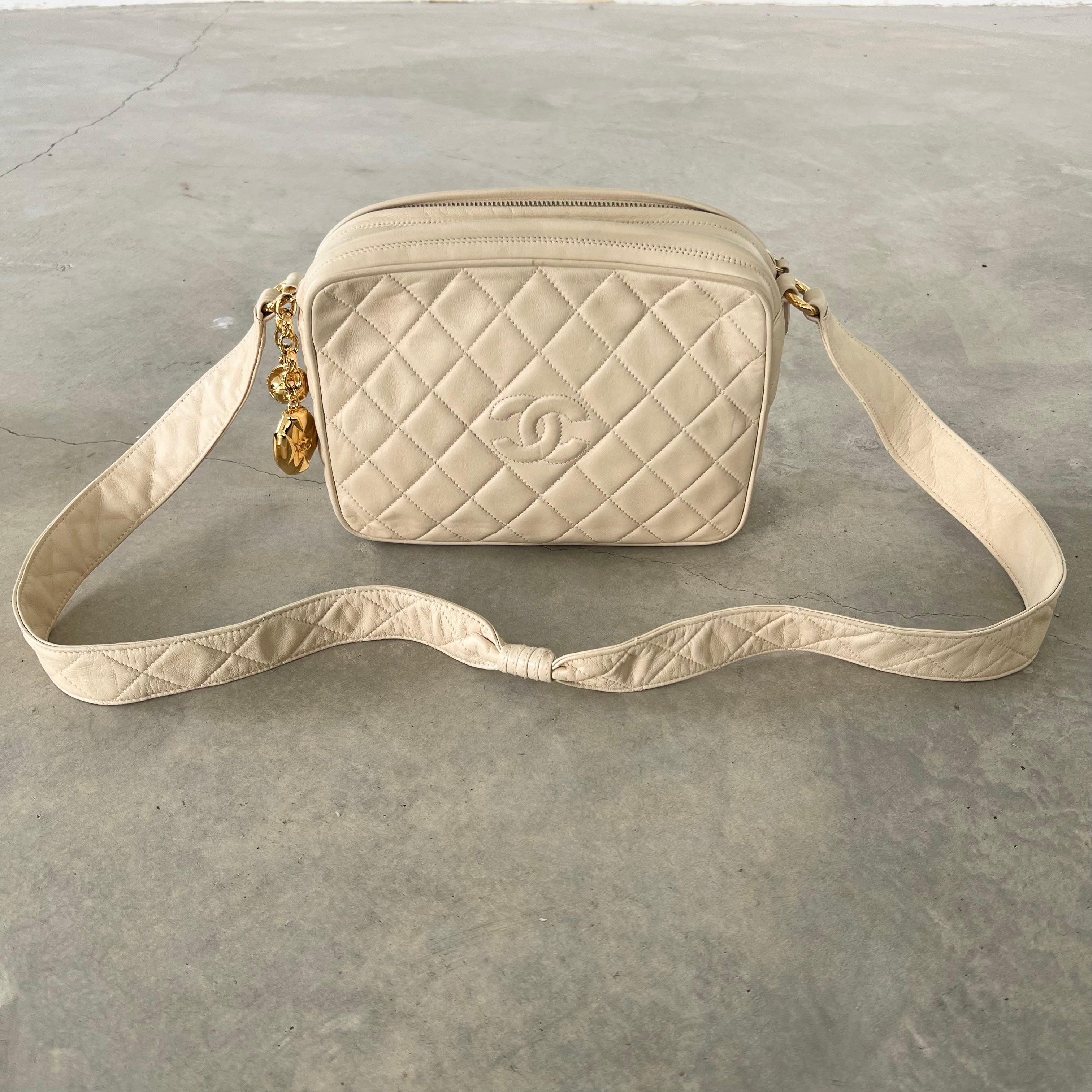 Chanel Gesteppte Diamant-Kameratasche, 1990er Jahre Frankreich (Braun) im Angebot