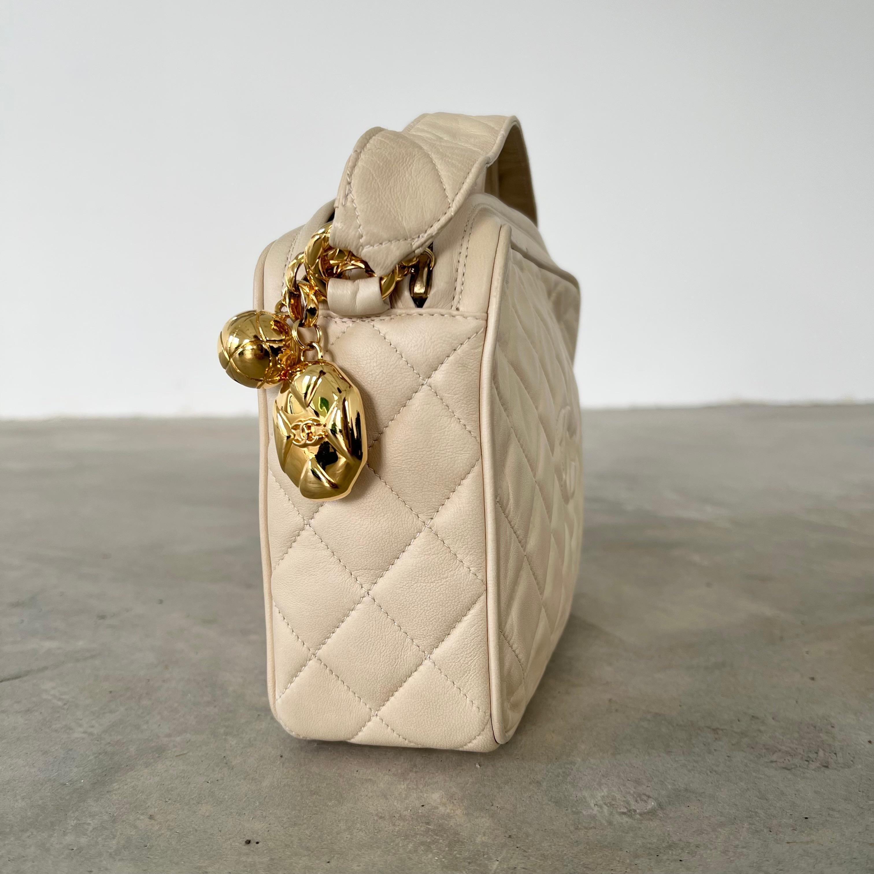 Chanel Gesteppte Diamant-Kameratasche, 1990er Jahre Frankreich Damen im Angebot