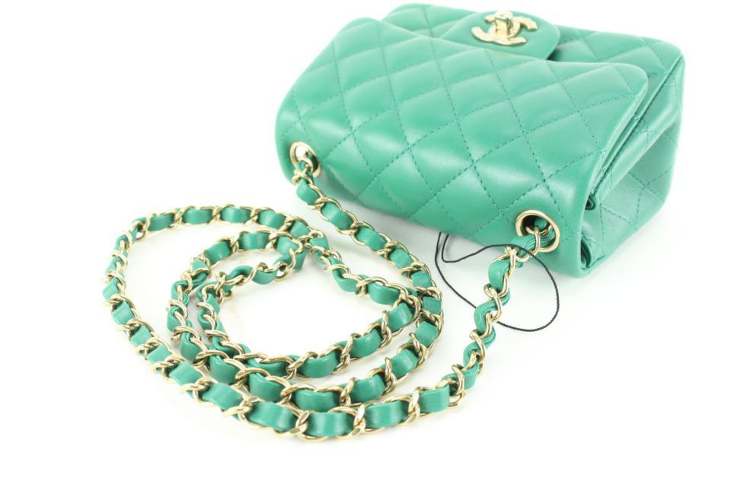 Chanel Quilted Emerald Green Lambskin Square Mini Classic Flap GHW 32CA624S In New Condition In Dix hills, NY