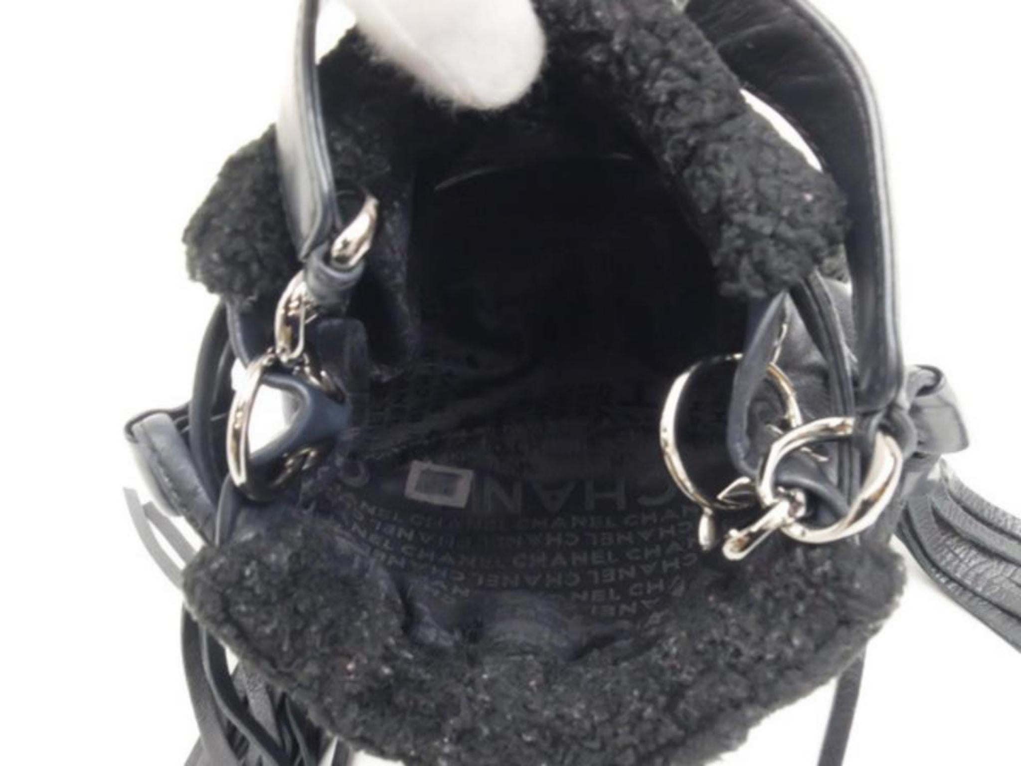Chanel Quilted Fringe Ball 227132 Black Shearling Shoulder Bag For Sale 3