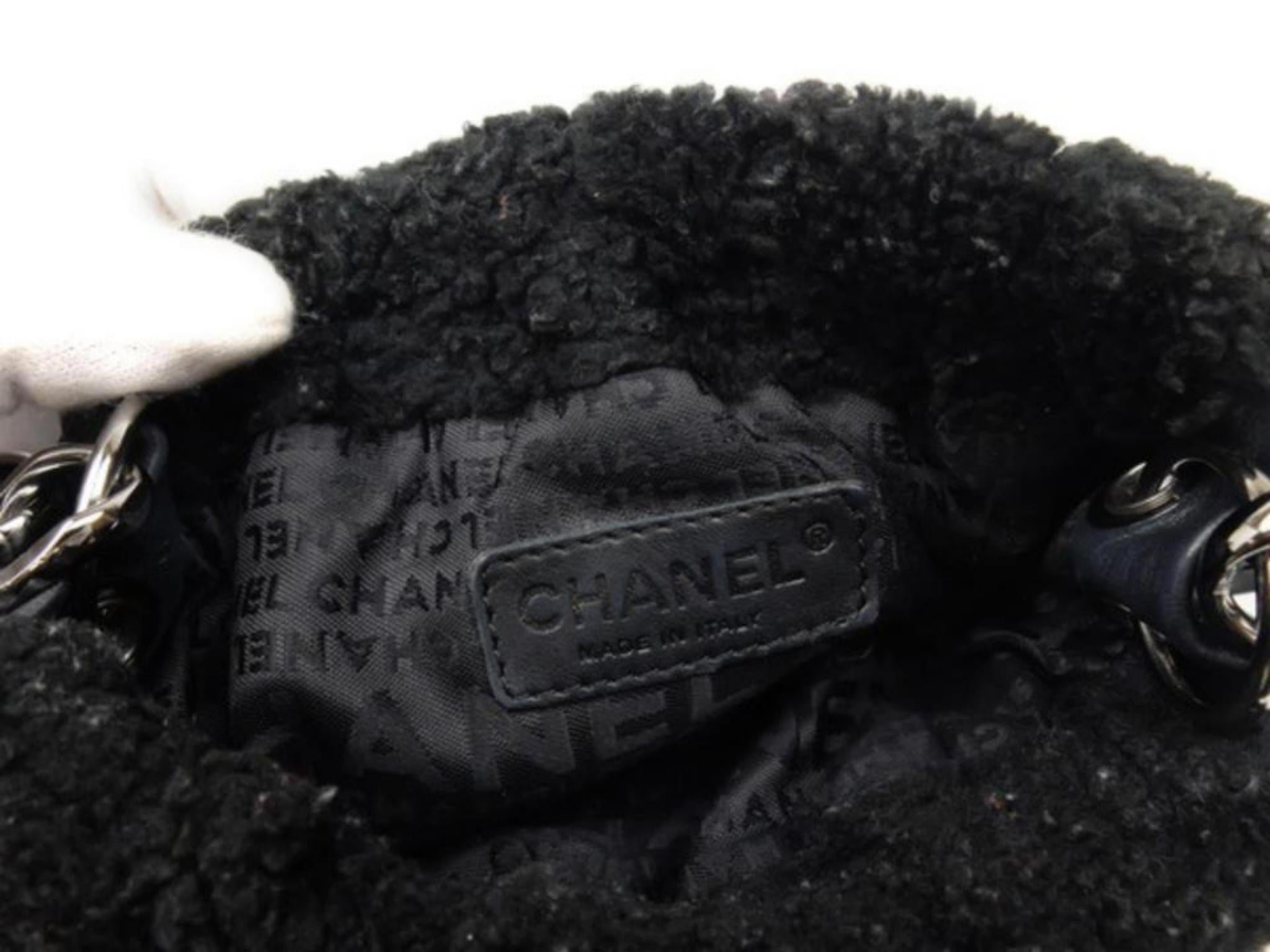 Chanel Quilted Fringe Ball 227132 Black Shearling Shoulder Bag For Sale 4