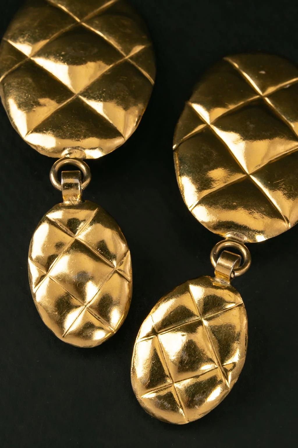 Chanel Quilted Gold Metal Earrings, 1990s For Sale 1