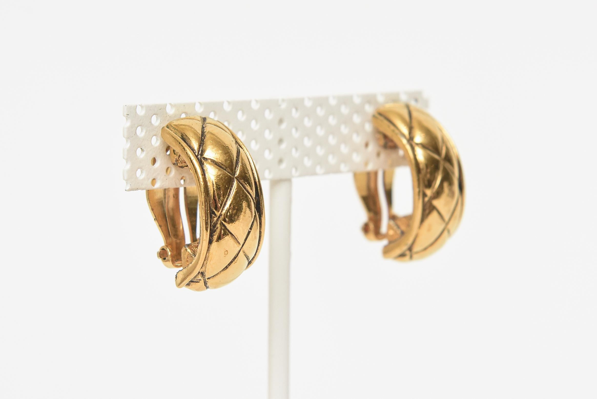 Chanel Quilted Gold Plated Door Knocker Clip On Earrings 80's For Sale 4