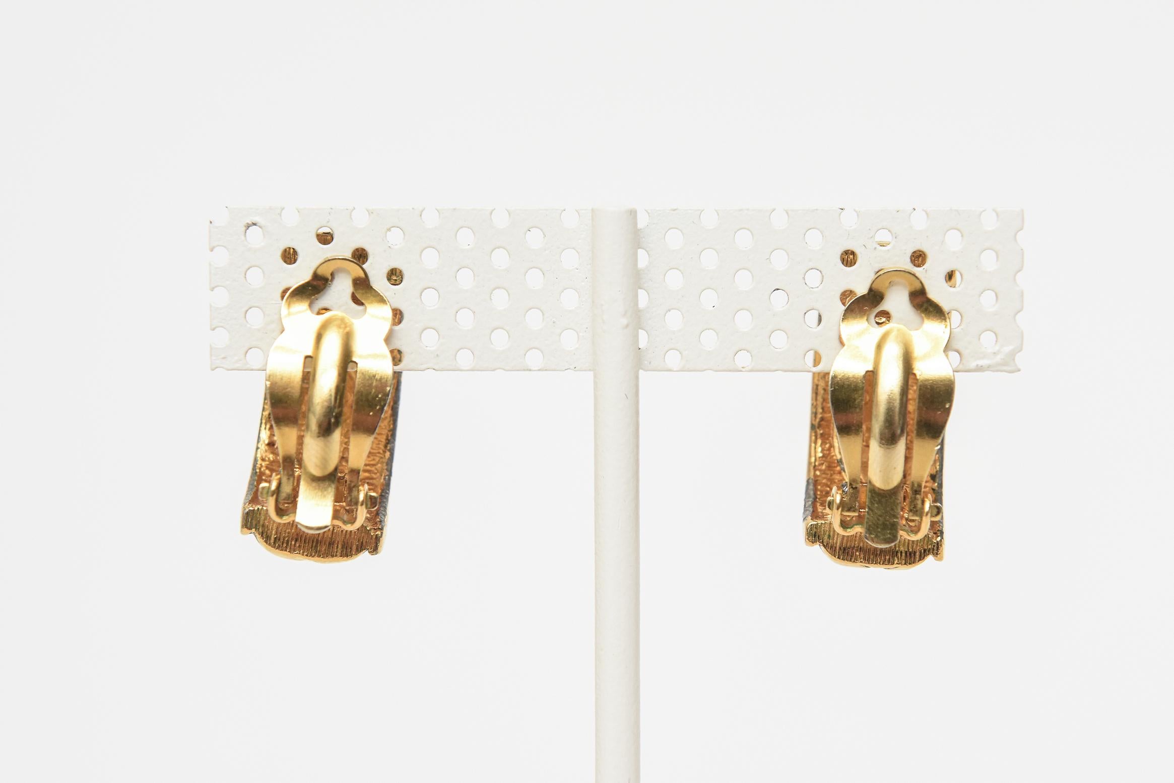 Chanel Quilted Gold Plated Door Knocker Clip On Earrings 80's For Sale 5