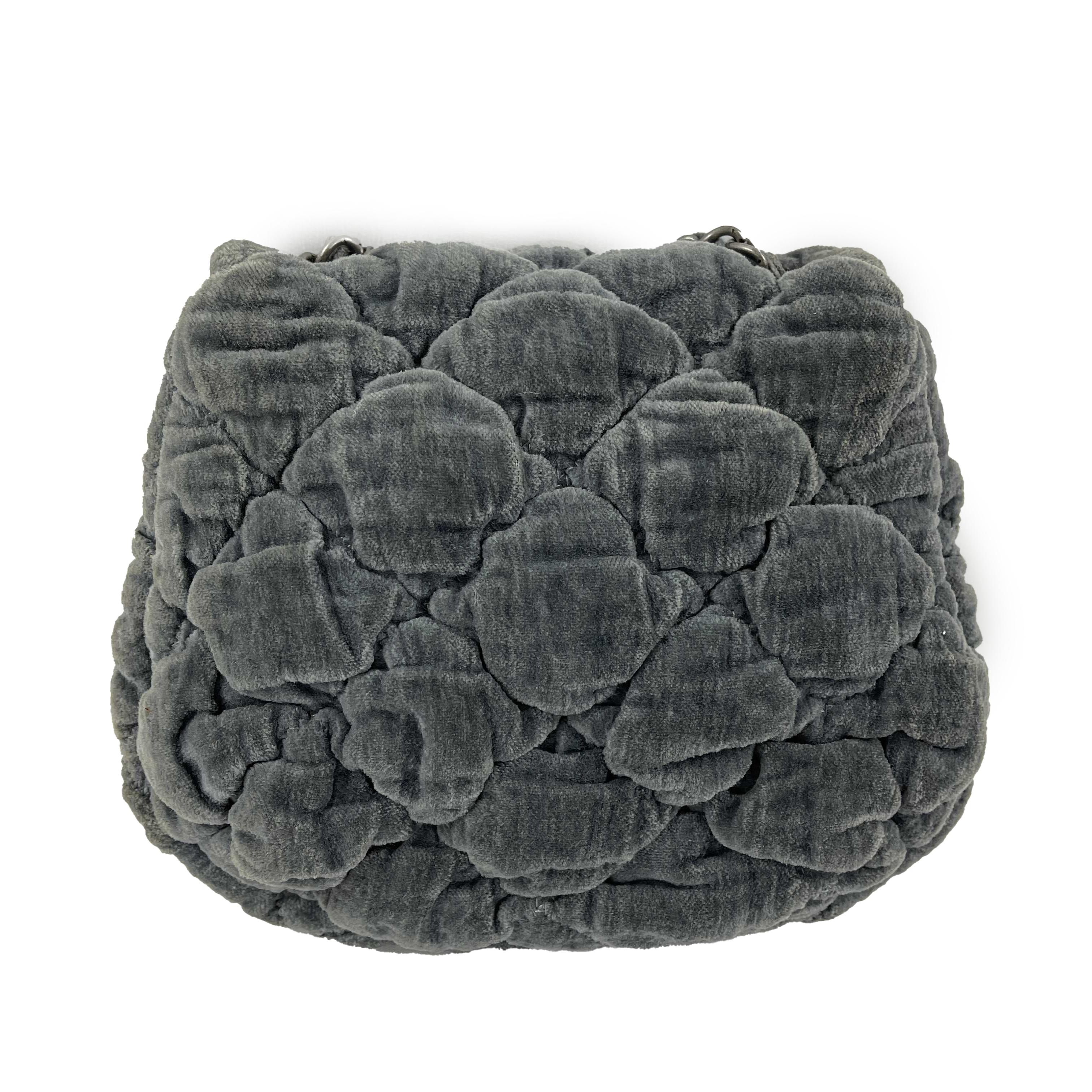 CHANEL - Quilted Gray CC Velour Mini Flap Crossbody / Shoulder Bag 

Description

From the 2008 collection.
This Chanel crossbody handbag is crafted with gray quilted velour fabric.
The front flaps features a black and silver-toned interlocking CC