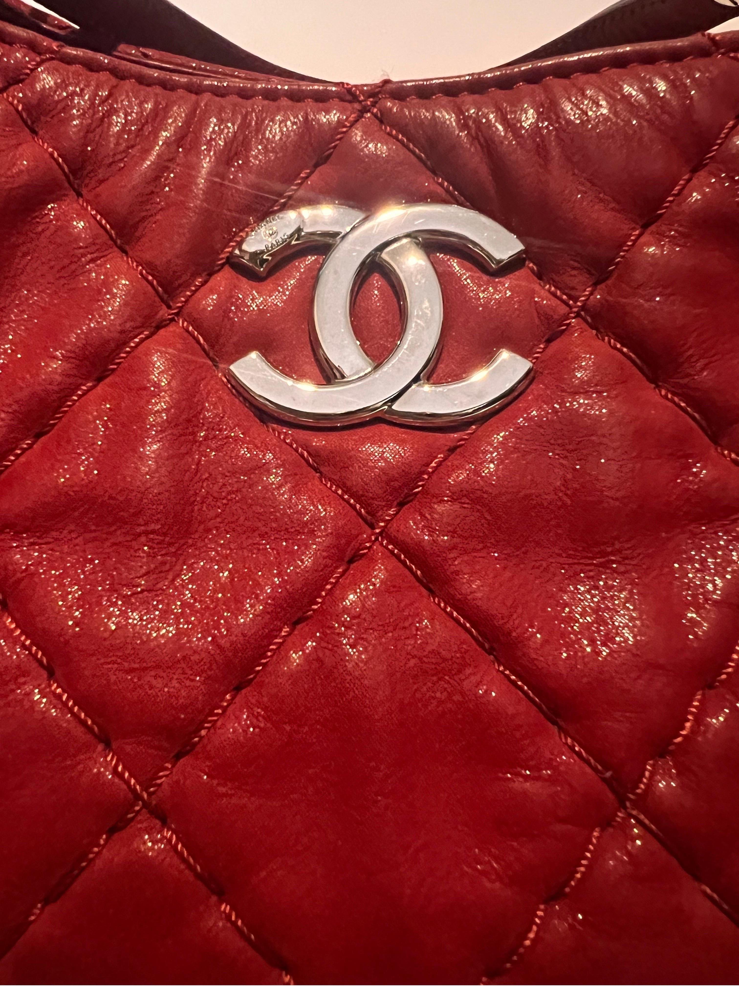 Chanel quilted handbag in red 6