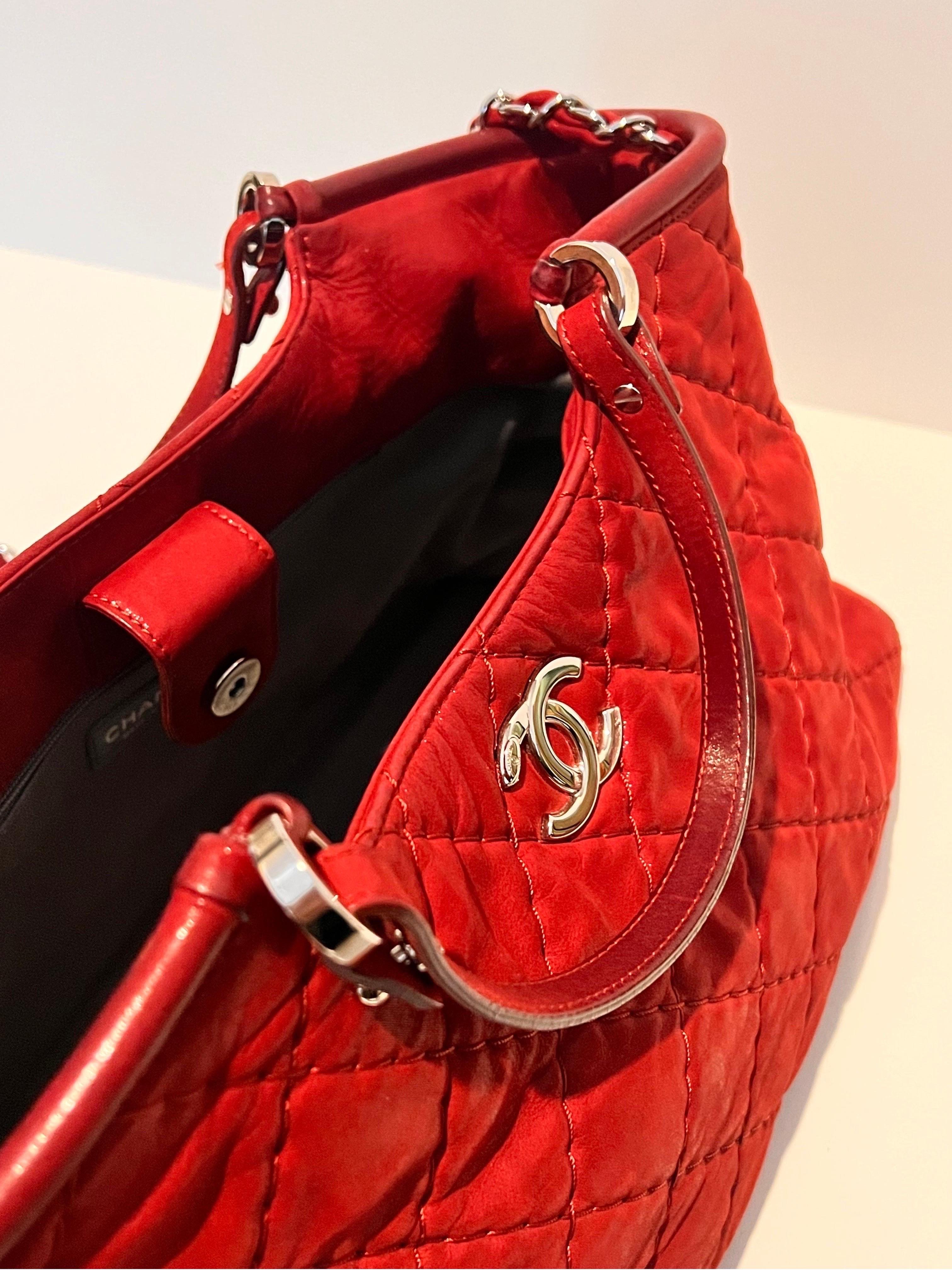 Chanel quilted handbag in red In Fair Condition In COLLINGWOOD, AU
