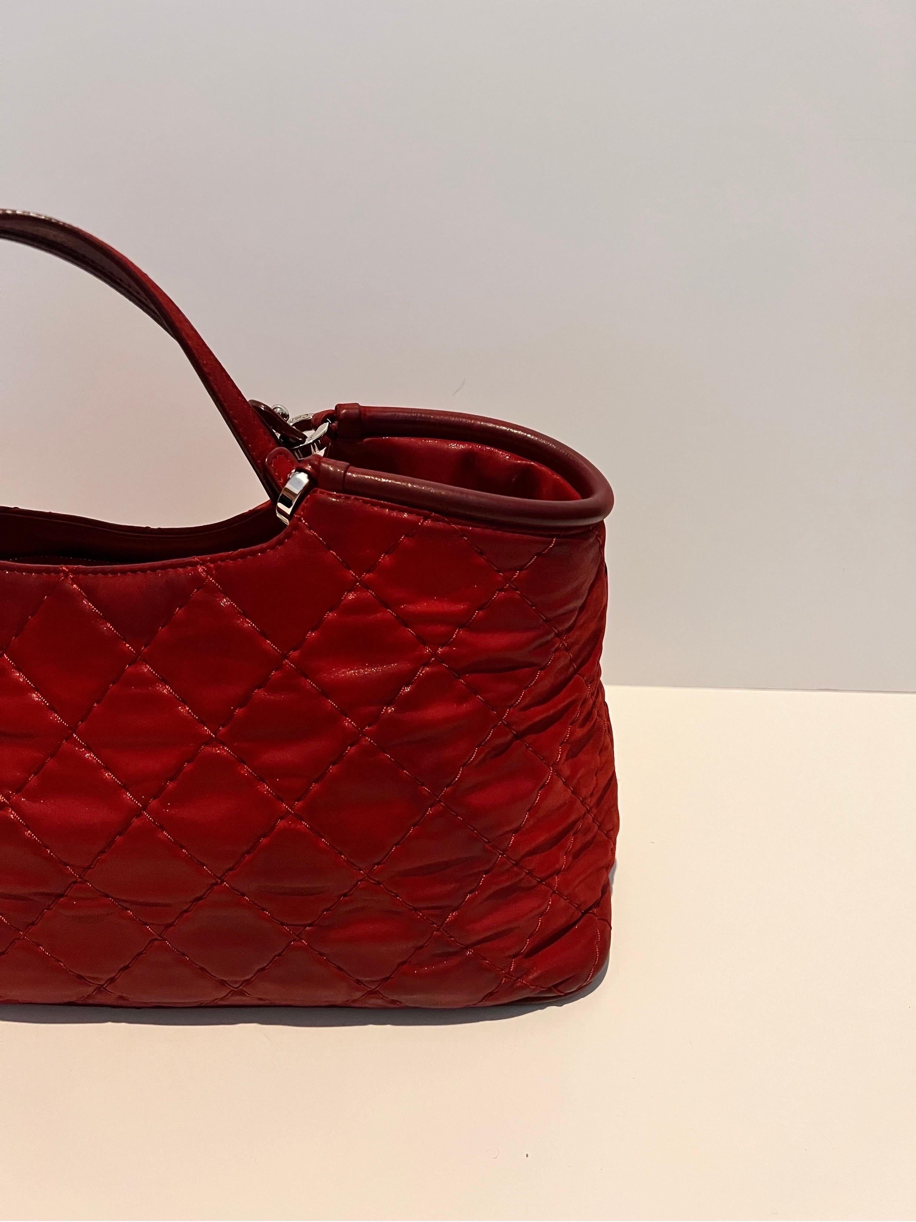 Women's or Men's Chanel quilted handbag in red