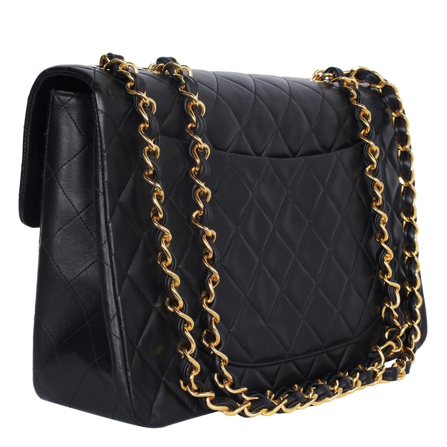 Chanel Borsa trapuntata Jumbo Classic Flap Nero in vendita 3