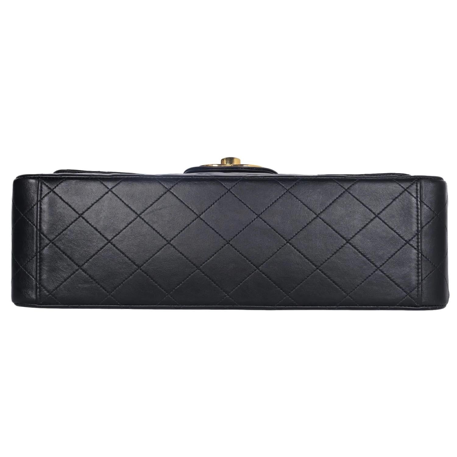 Chanel Borsa trapuntata Jumbo Classic Flap Nero in vendita 5