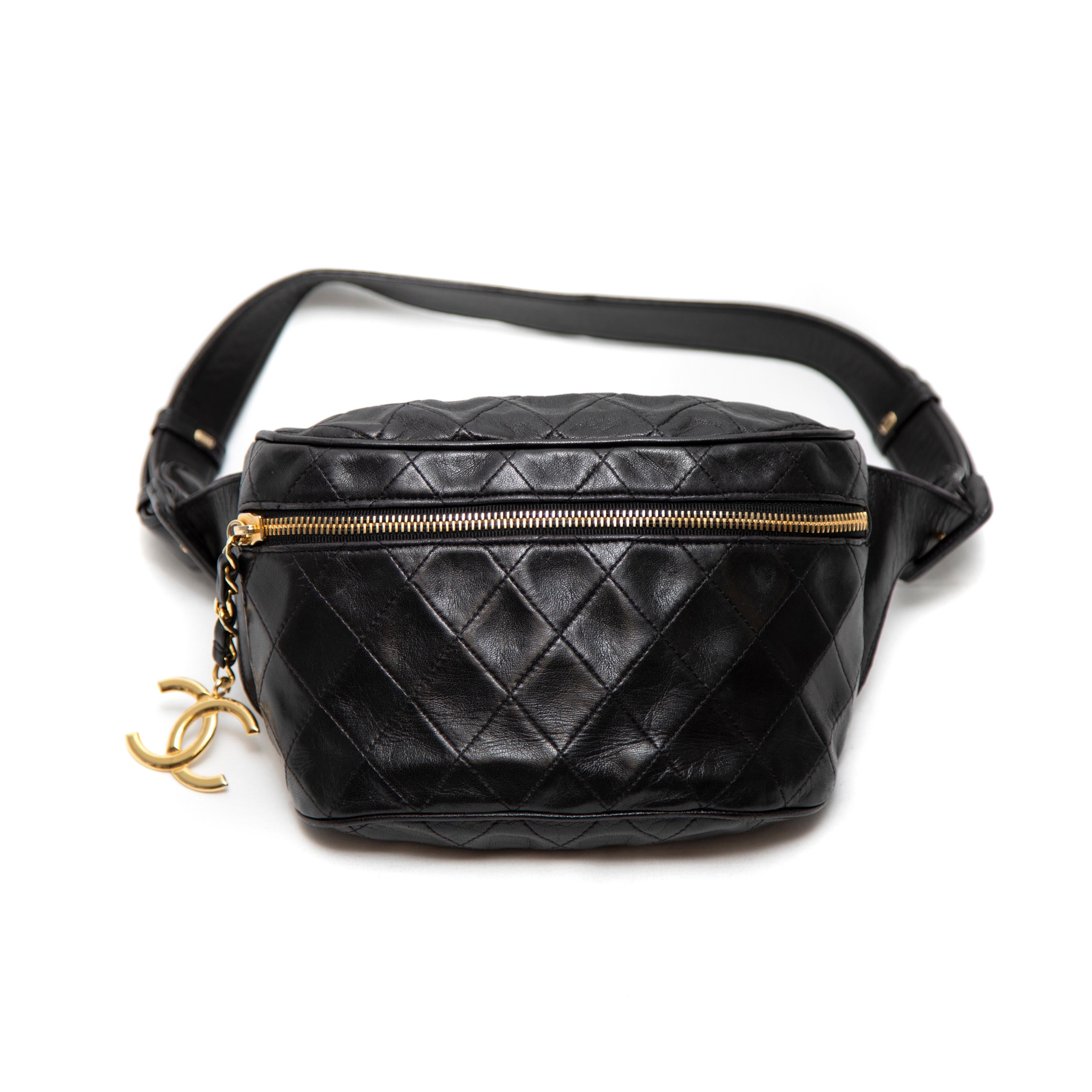 Nero Marsupio Chanel in pelle d'agnello trapuntata con finiture dorate in vendita