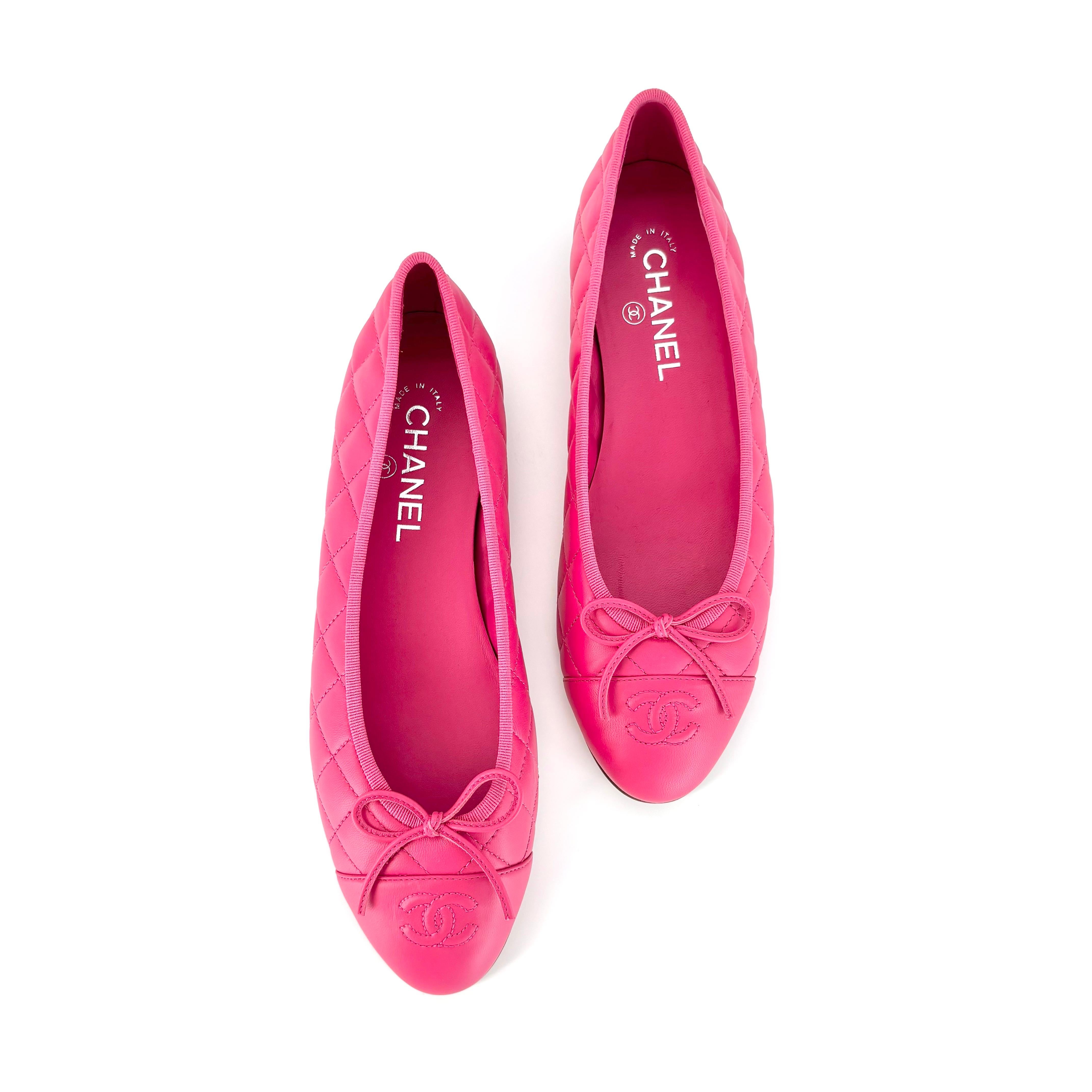 Chanel Trapuntato in pelle d'agnello CC Logo Punta a CAP Rosa Scuro Ballerine Scarpe 40 In condizioni ottime in vendita a Mechanicsville, VA