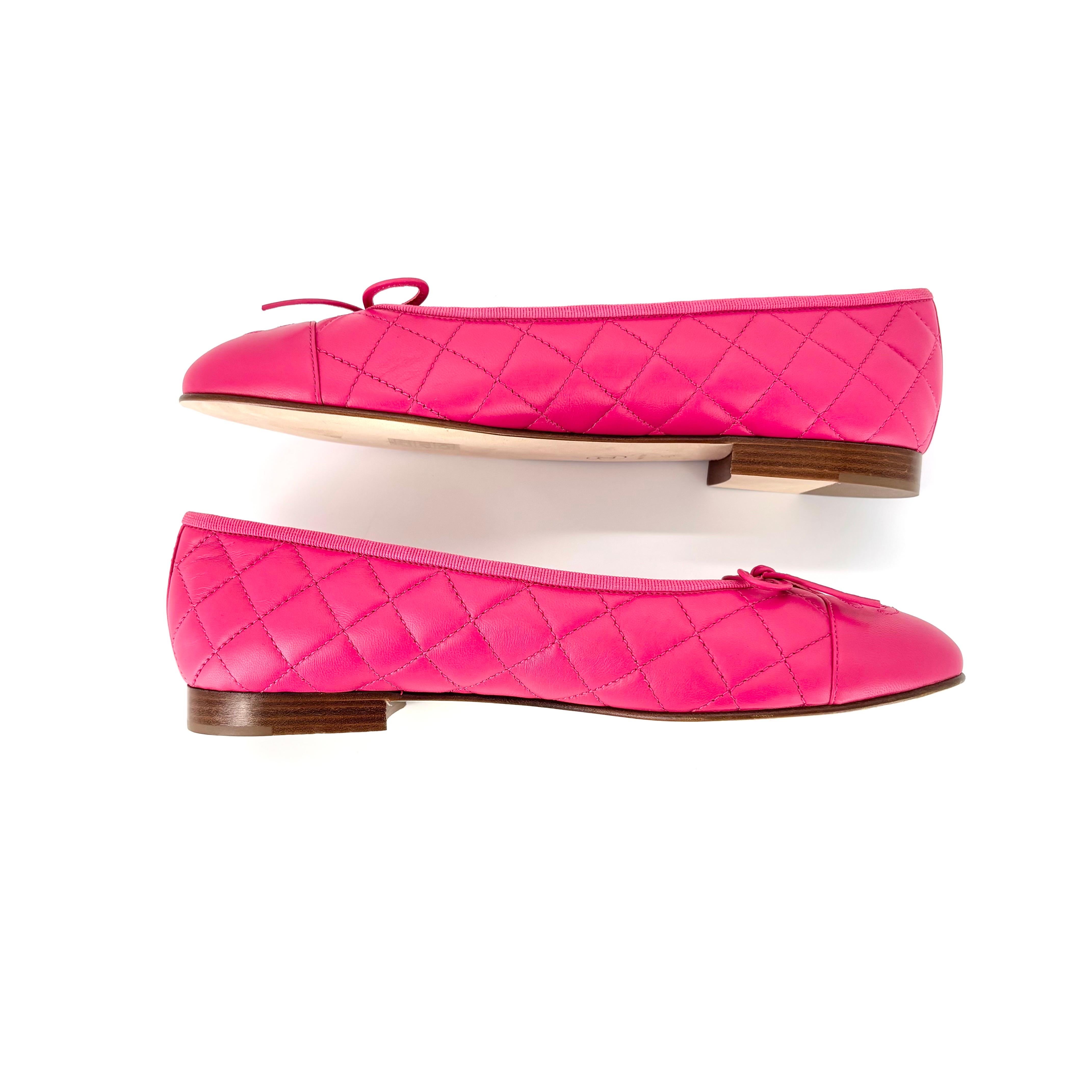 Chanel Trapuntato in pelle d'agnello CC Logo Punta a CAP Rosa Scuro Ballerine Scarpe 40 in vendita 1