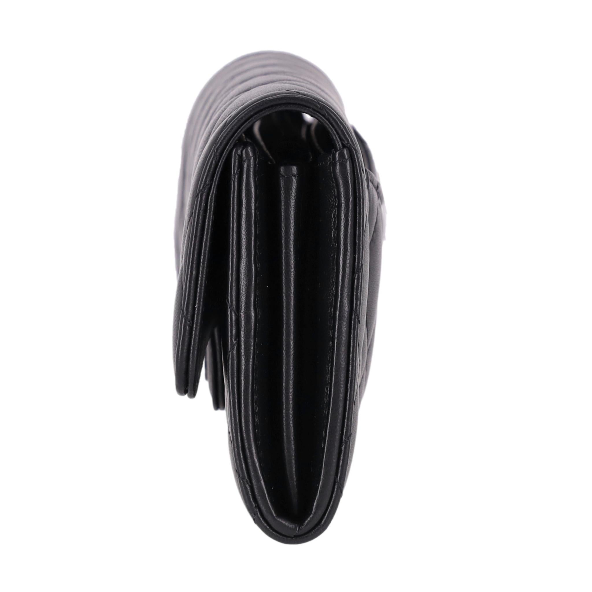 Cartera Chanel Acolchada de Piel de Cordero con Solapa Clásica Grande Negro en venta
