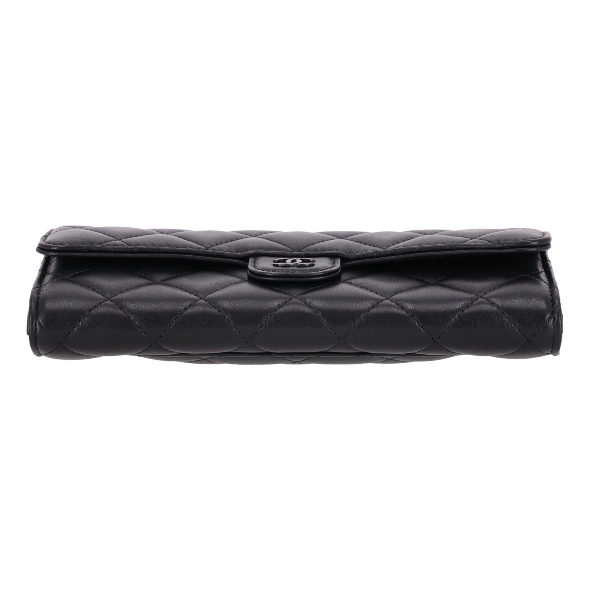 Cartera Chanel Acolchada de Piel de Cordero con Solapa Clásica Grande en Excelente estado para la venta en London, GB